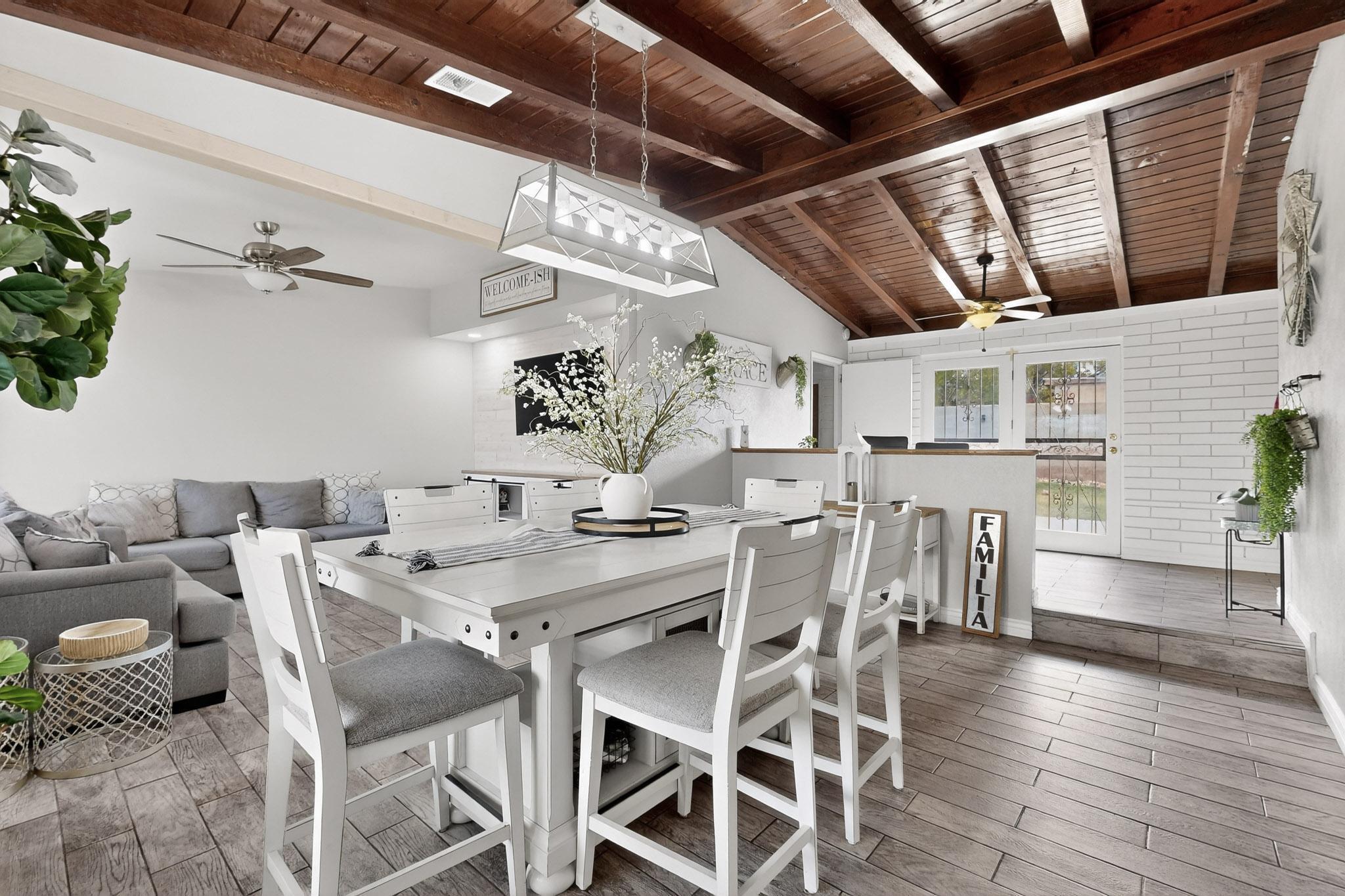 1212 Gretta Street NE