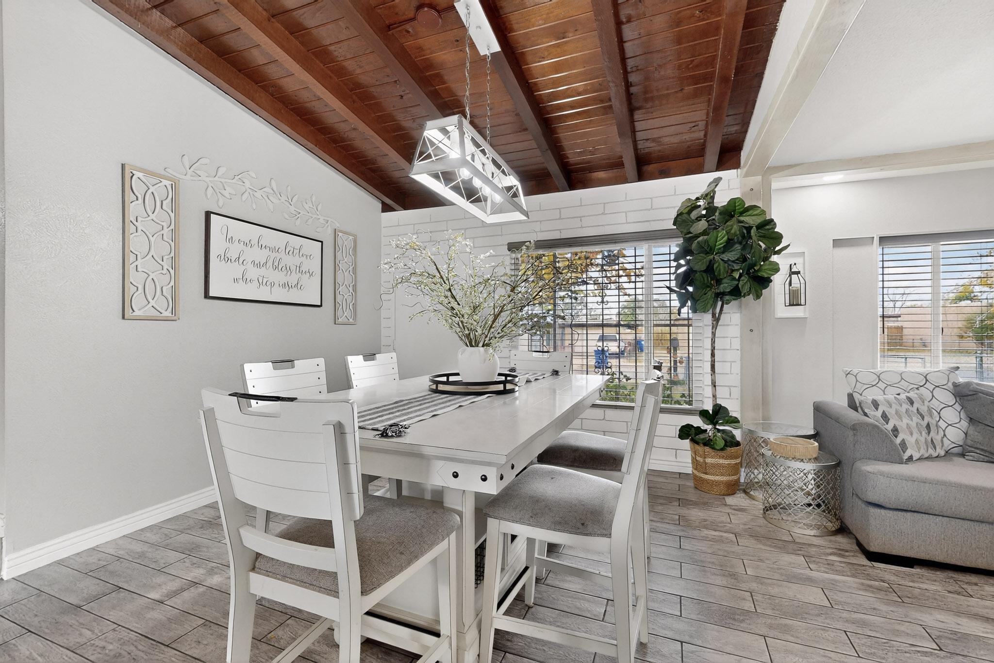 1212 Gretta Street NE