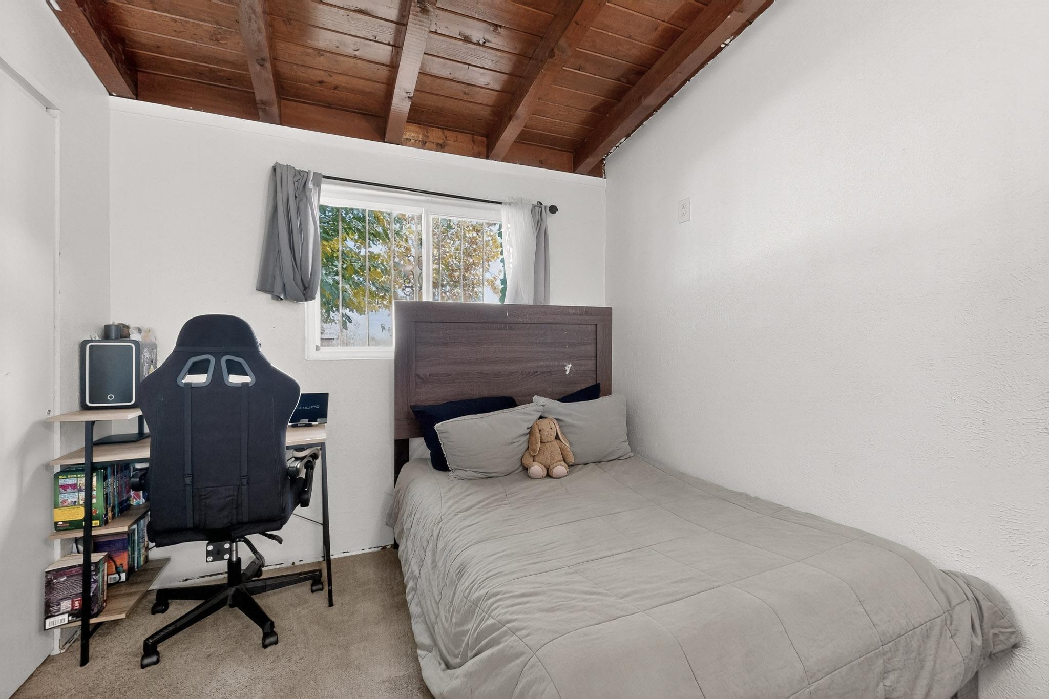 1212 Gretta Street NE