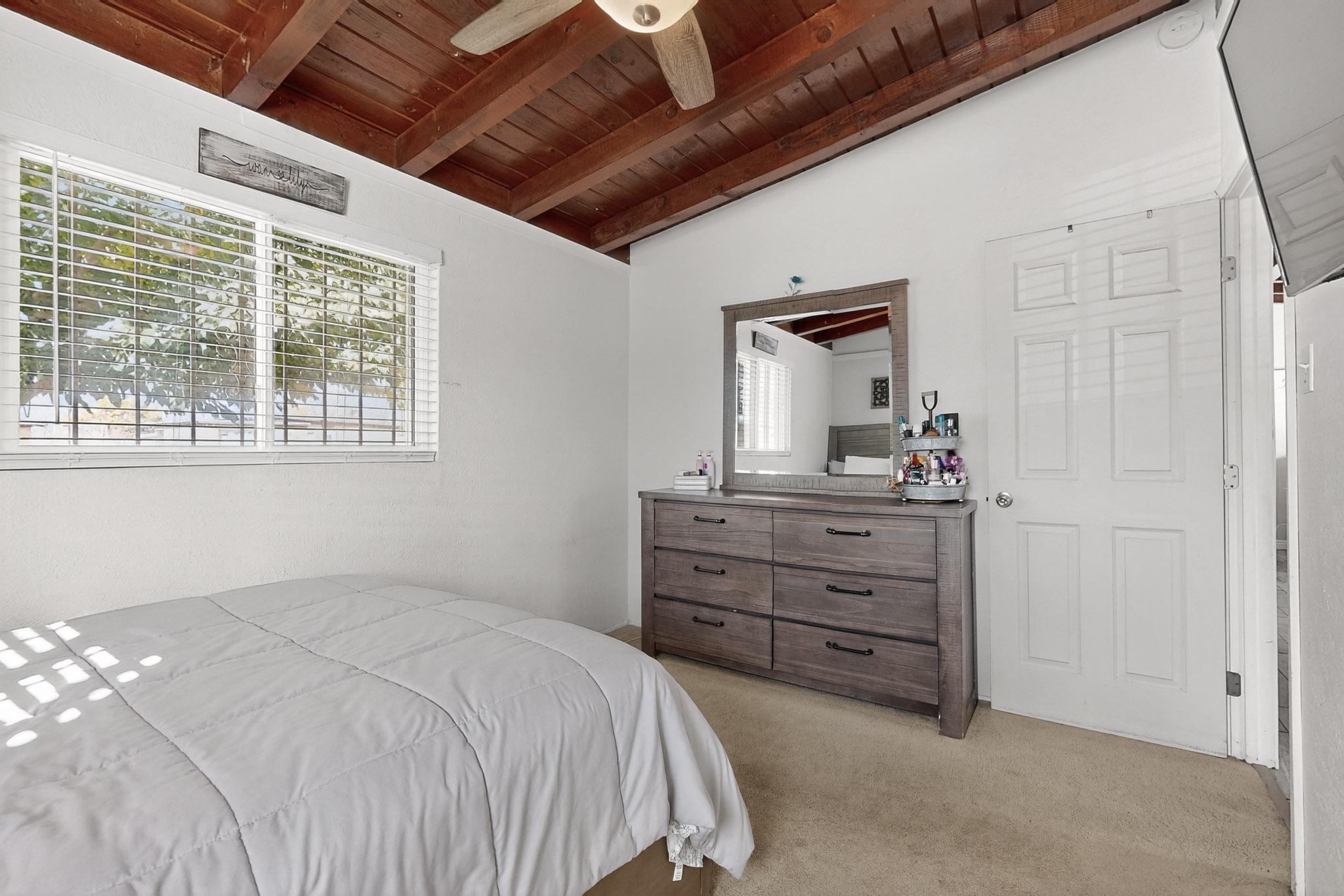 1212 Gretta Street NE