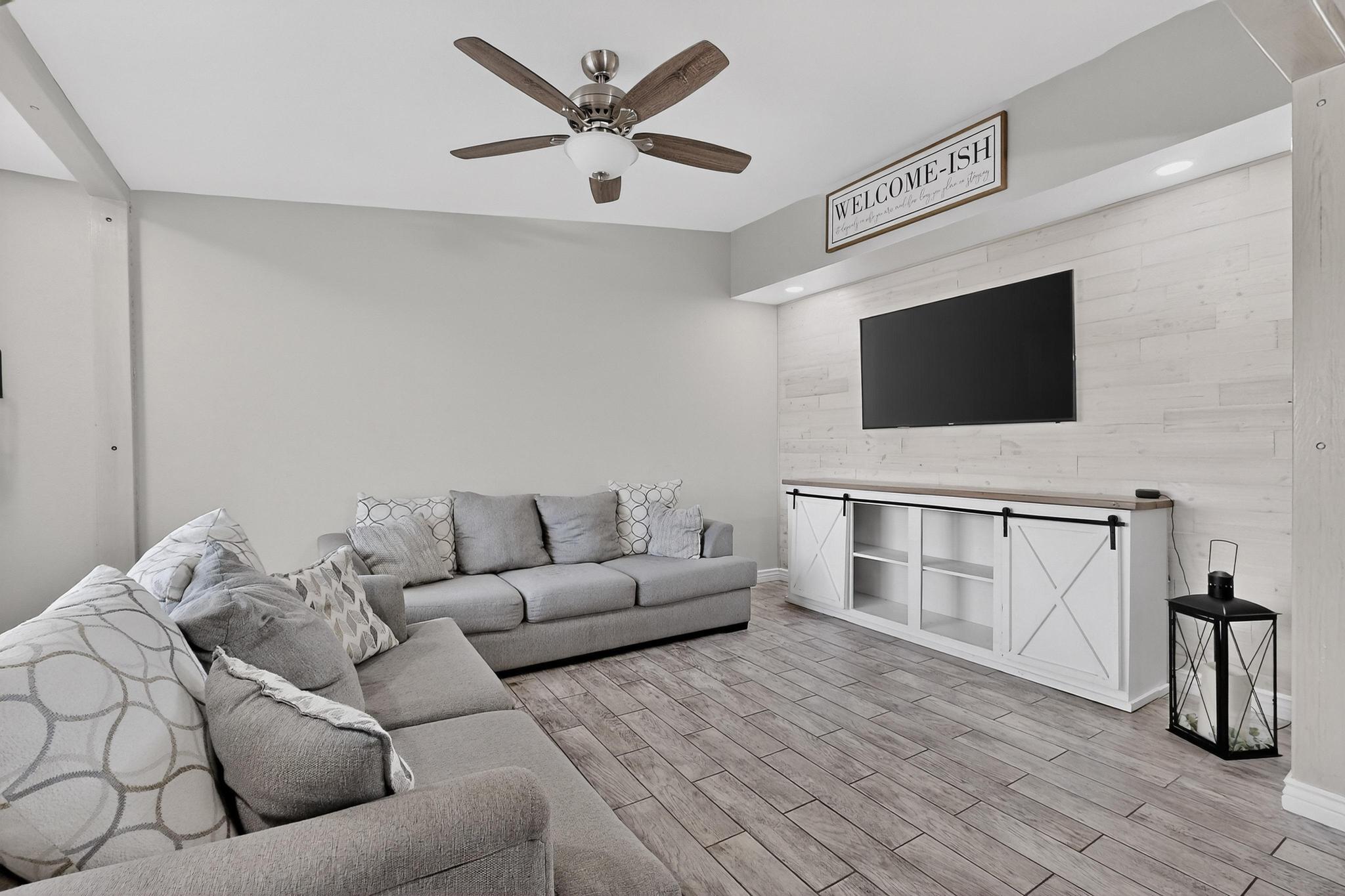 1212 Gretta Street NE