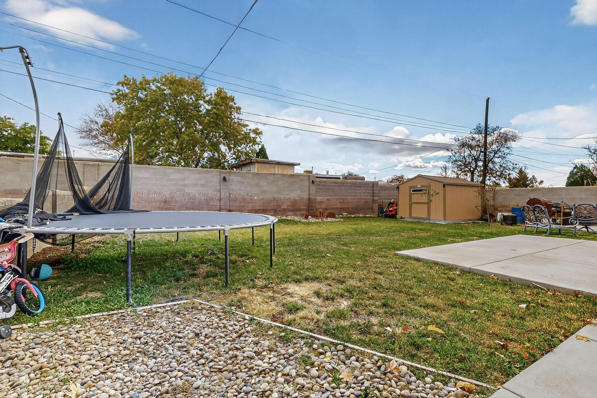 1212 Gretta Street NE