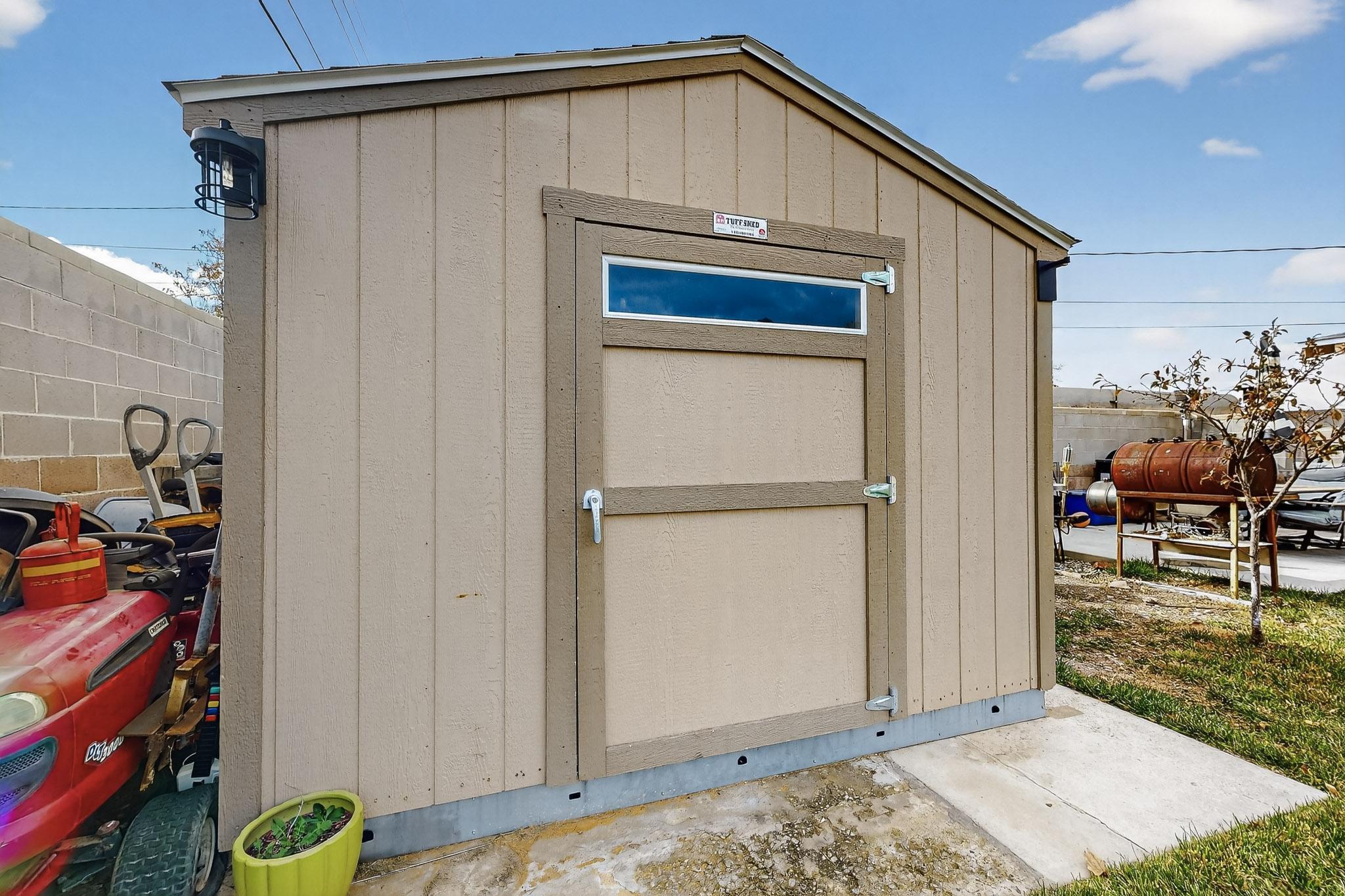 1212 Gretta Street NE