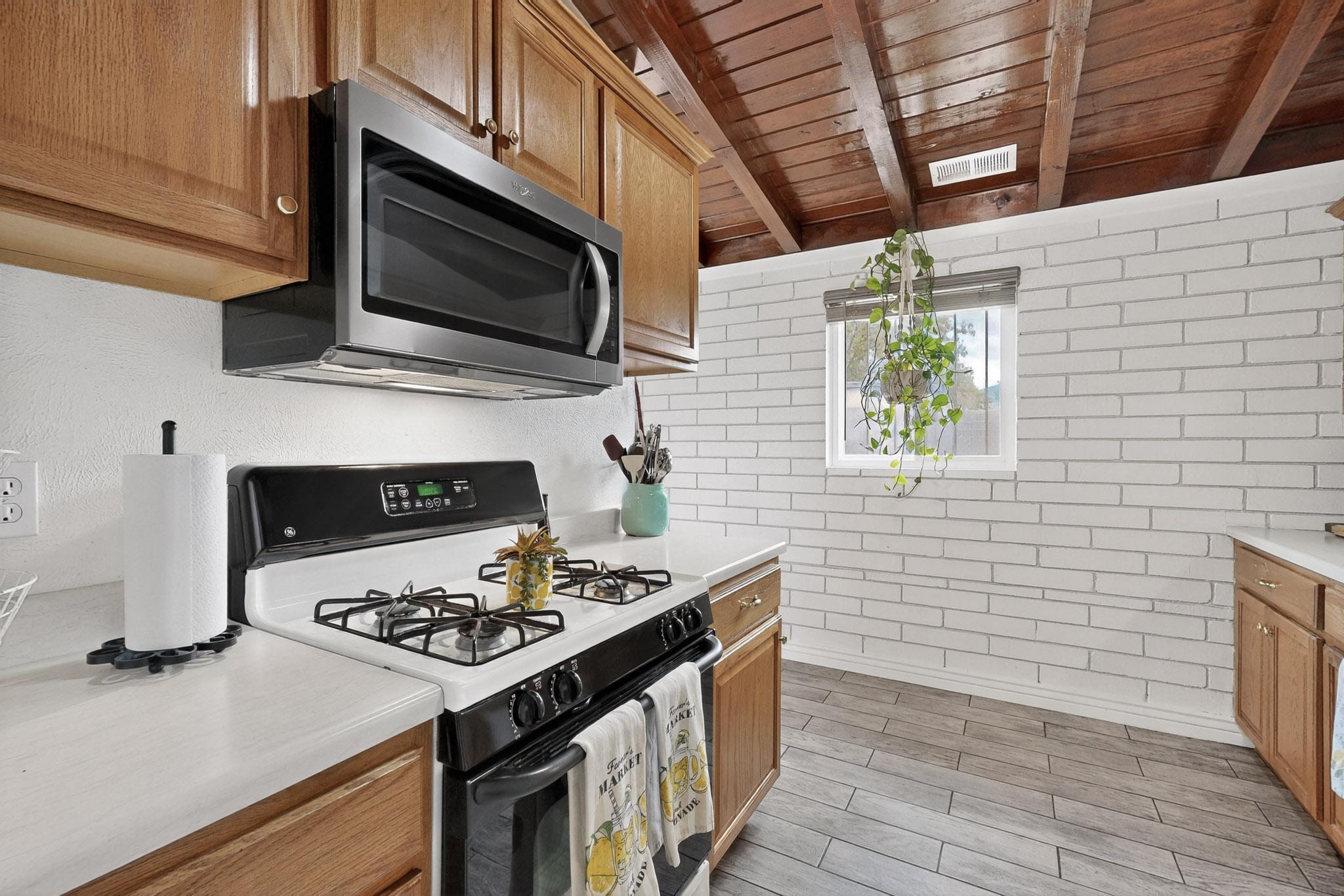 1212 Gretta Street NE