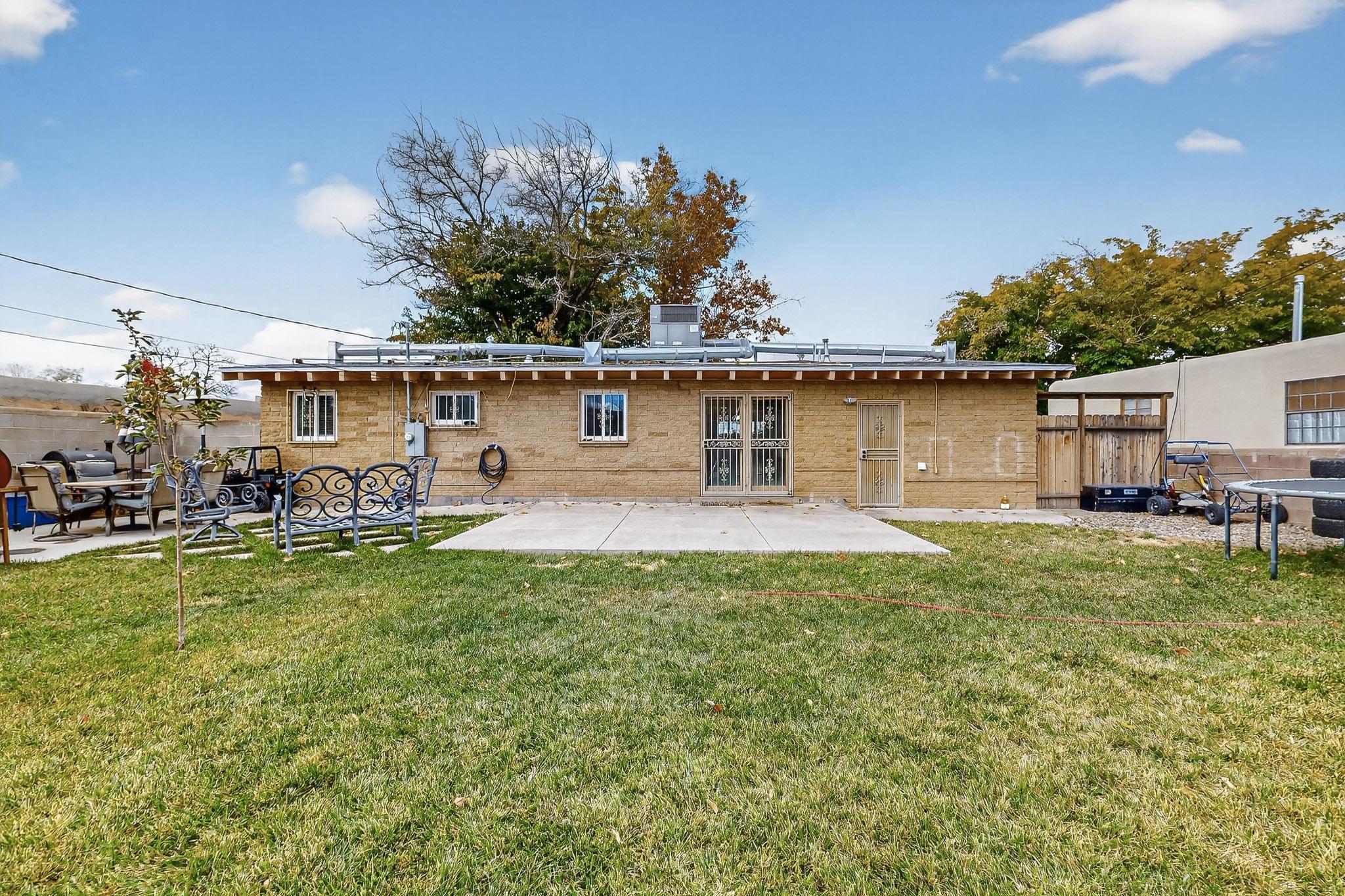 1212 Gretta Street NE