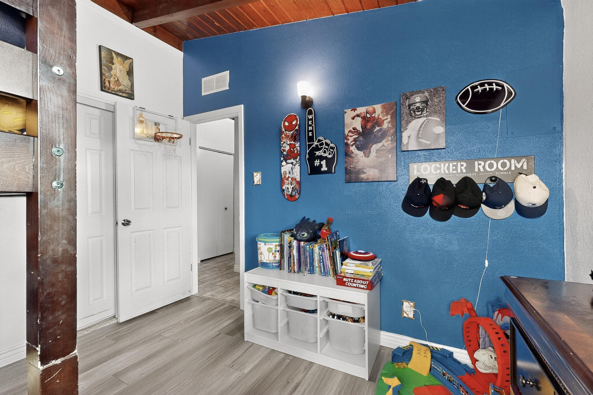 1212 Gretta Street NE