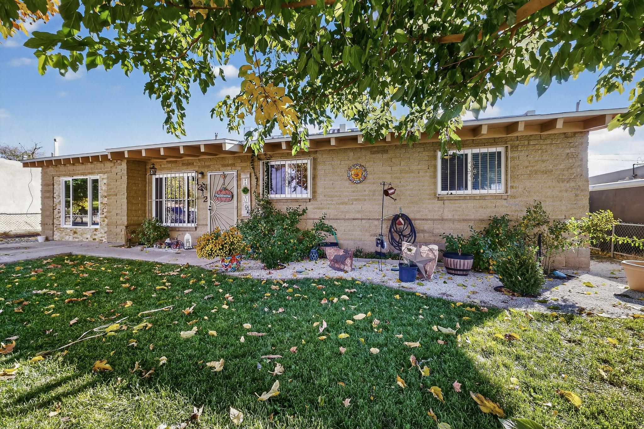 1212 Gretta Street NE