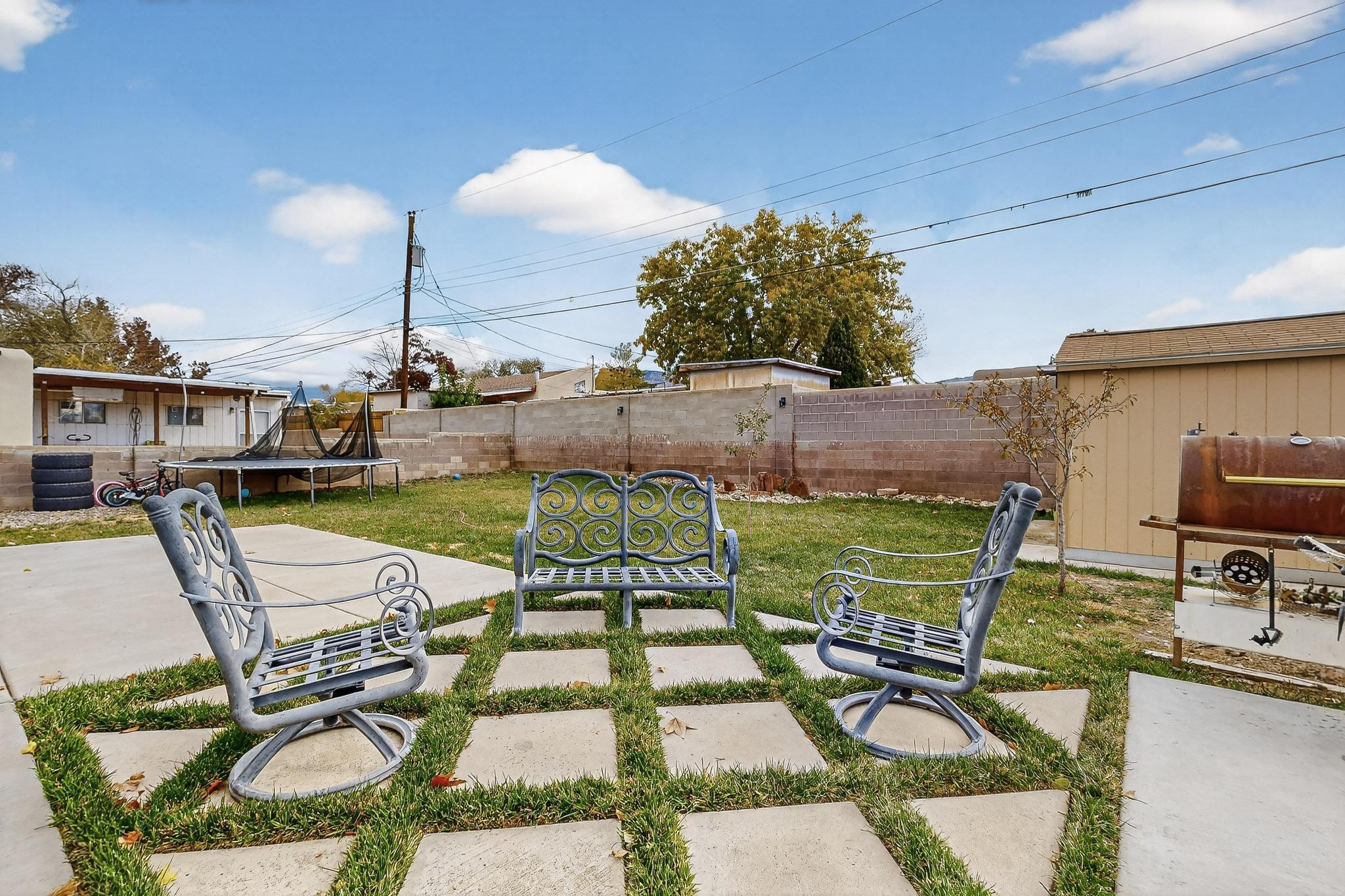 1212 Gretta Street NE