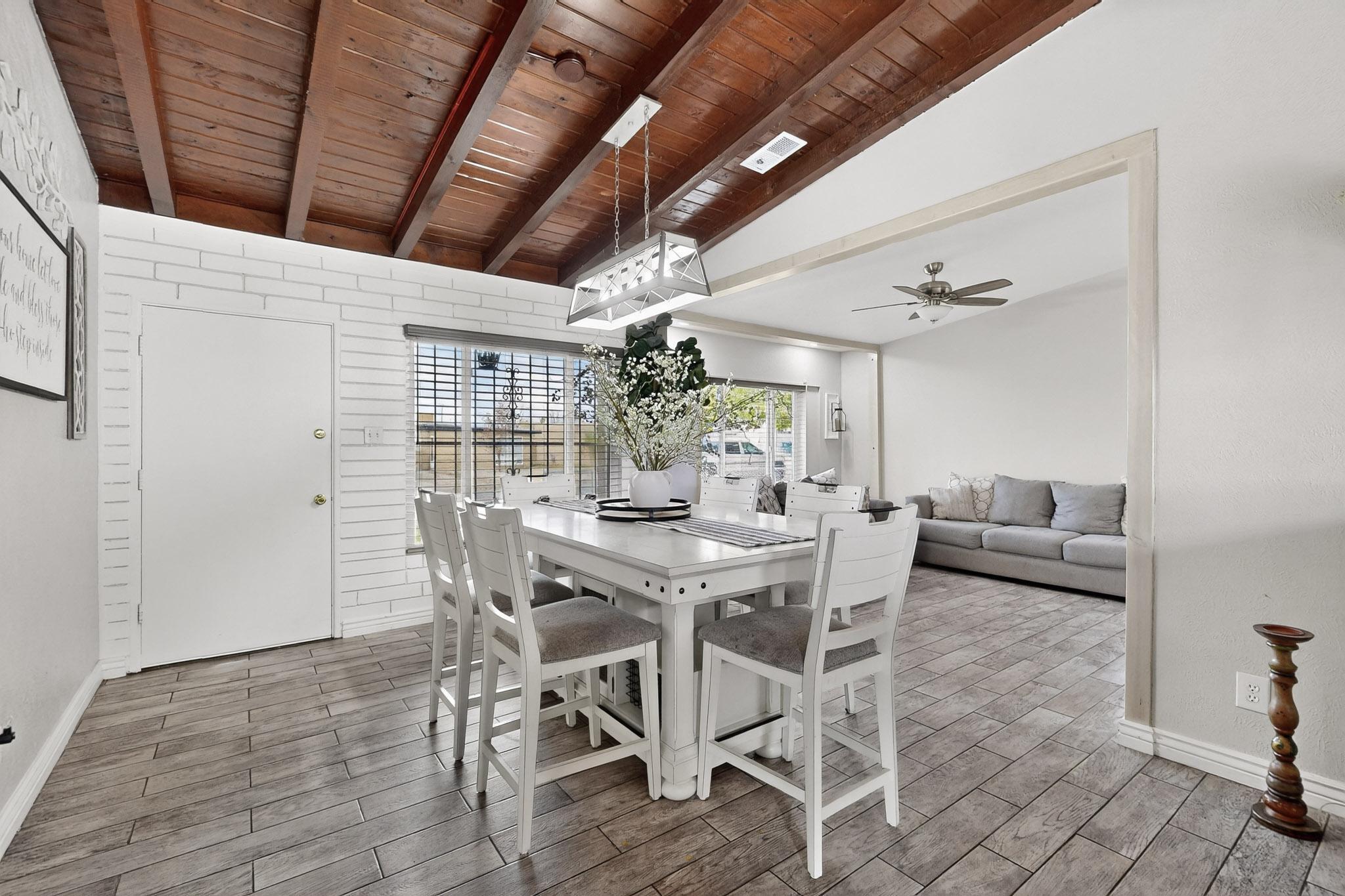 1212 Gretta Street NE