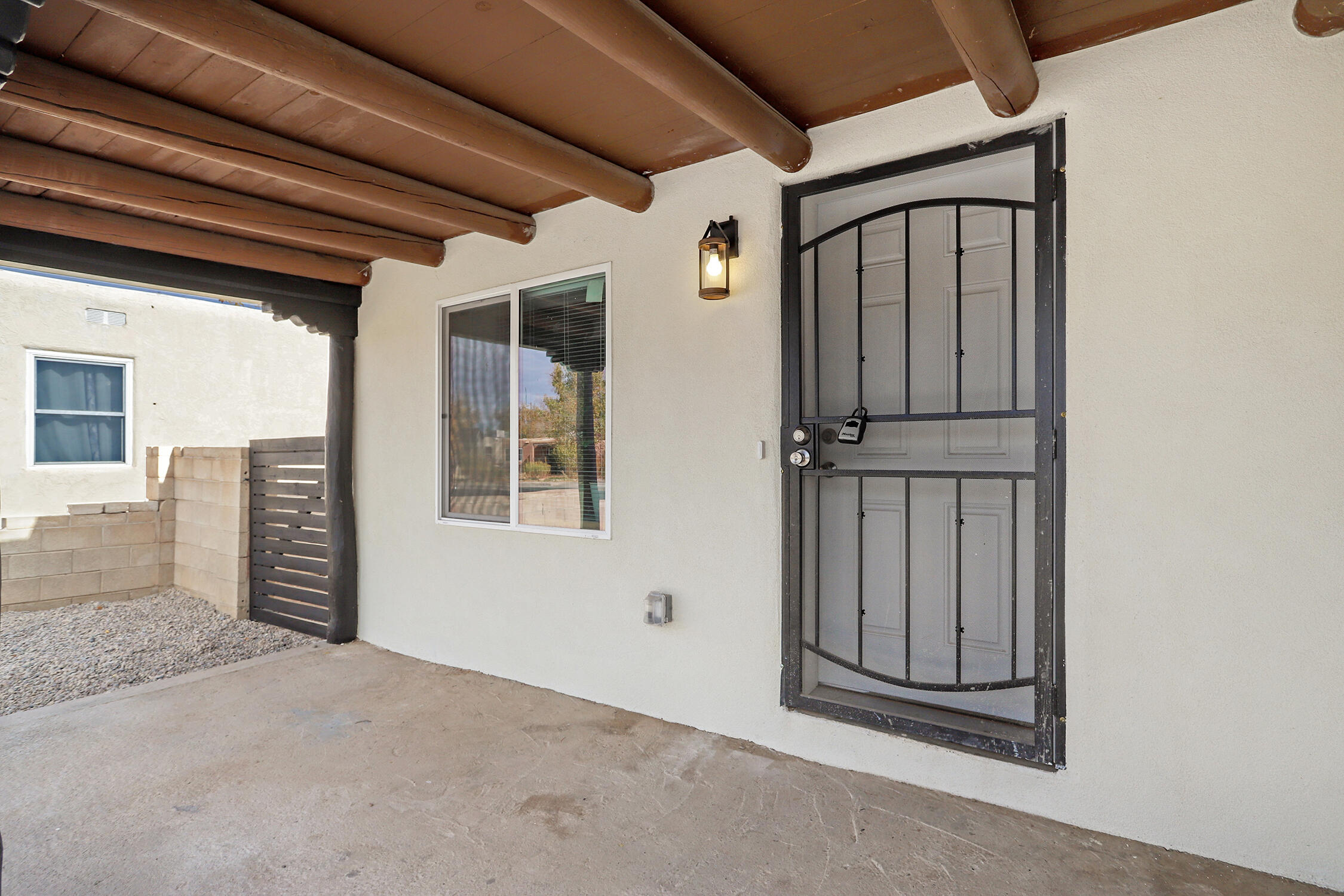 816 Alvarado Drive SE