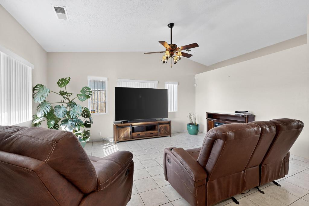 1204 Diamond Place SW