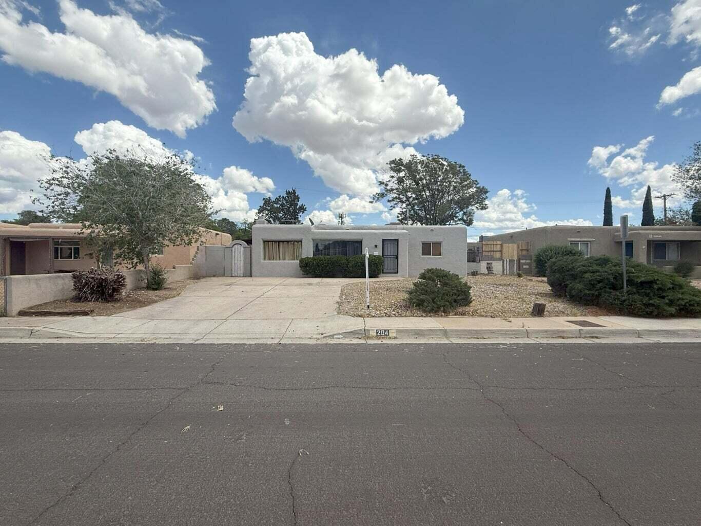 204 Laguayra Drive NE