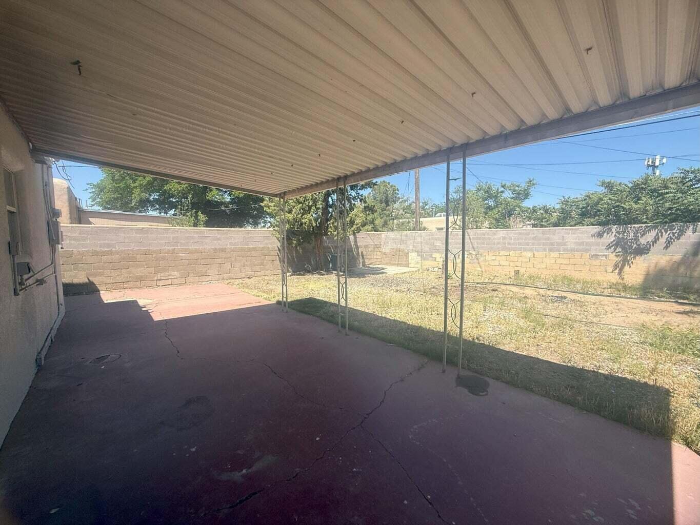 204 Laguayra Drive NE