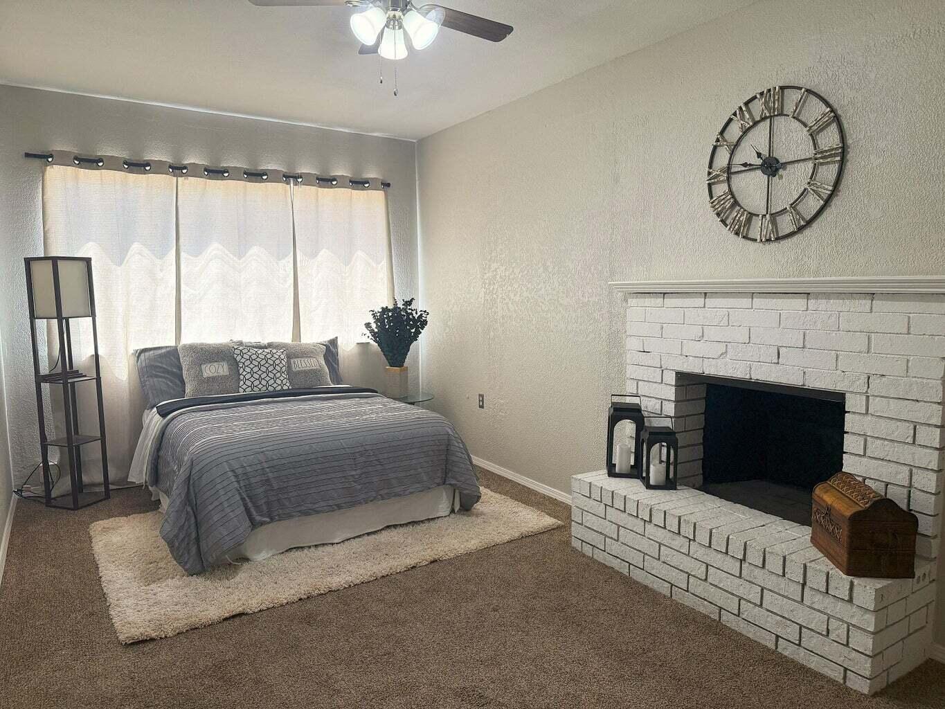 204 Laguayra Drive NE