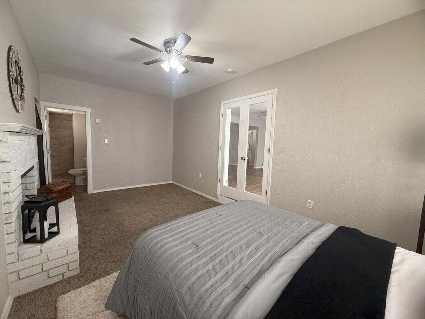 204 Laguayra Drive NE