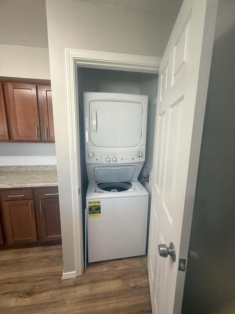 204 Laguayra Drive NE