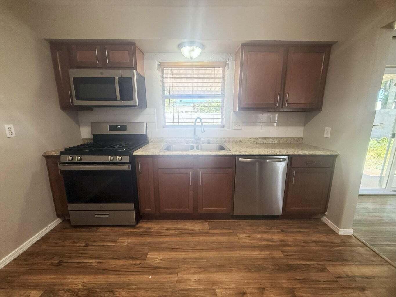 204 Laguayra Drive NE