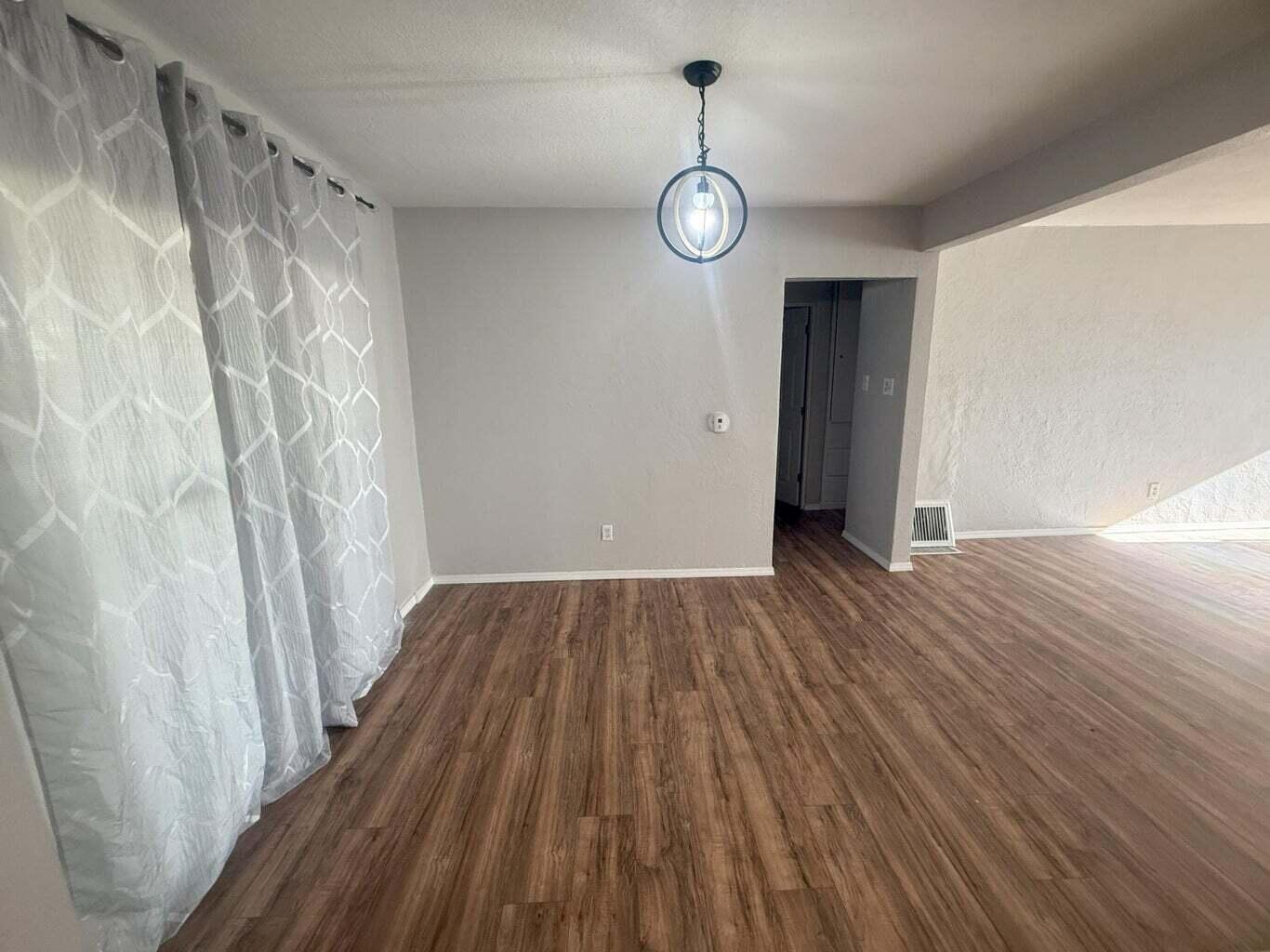 204 Laguayra Drive NE