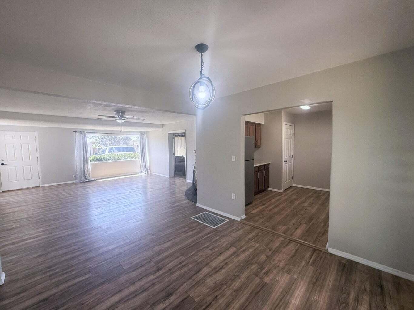 204 Laguayra Drive NE