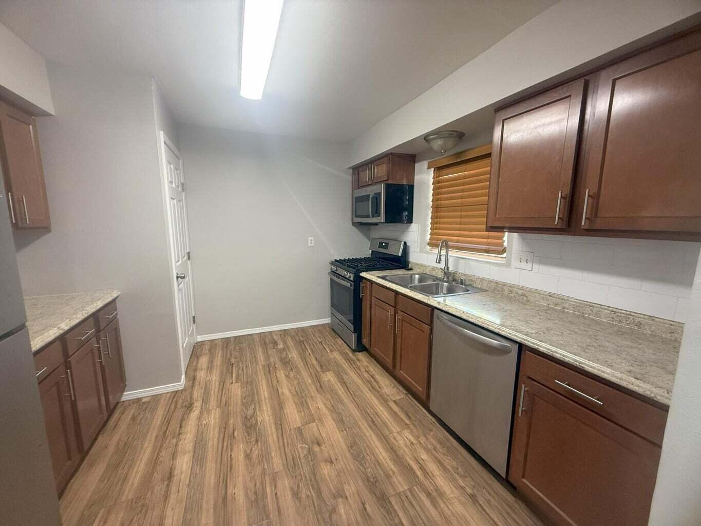 204 Laguayra Drive NE