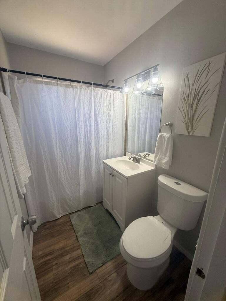 204 Laguayra Drive NE