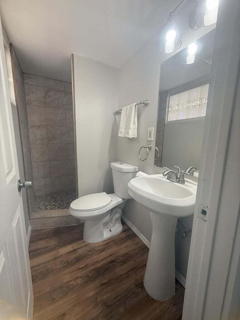 204 Laguayra Drive NE