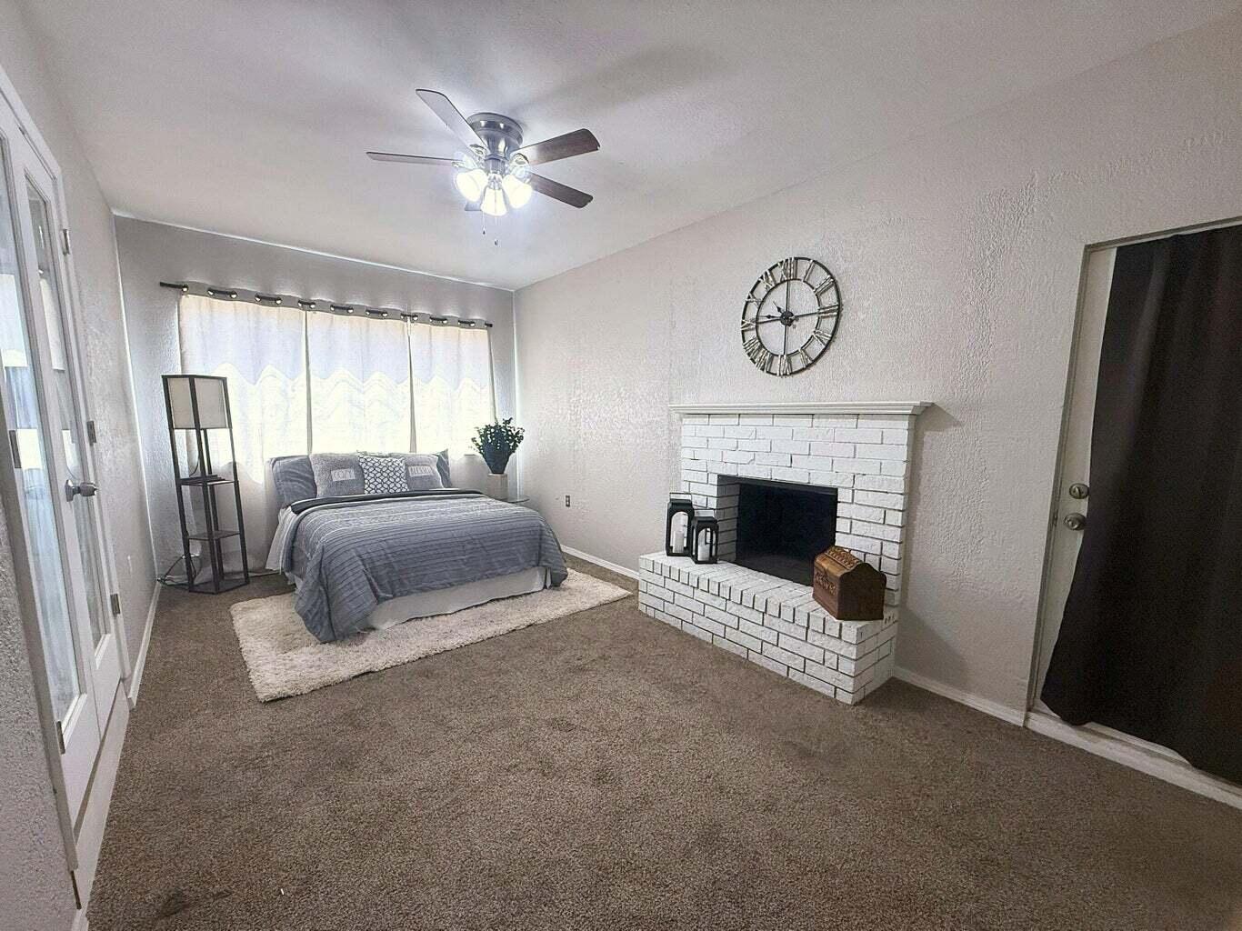 204 Laguayra Drive NE