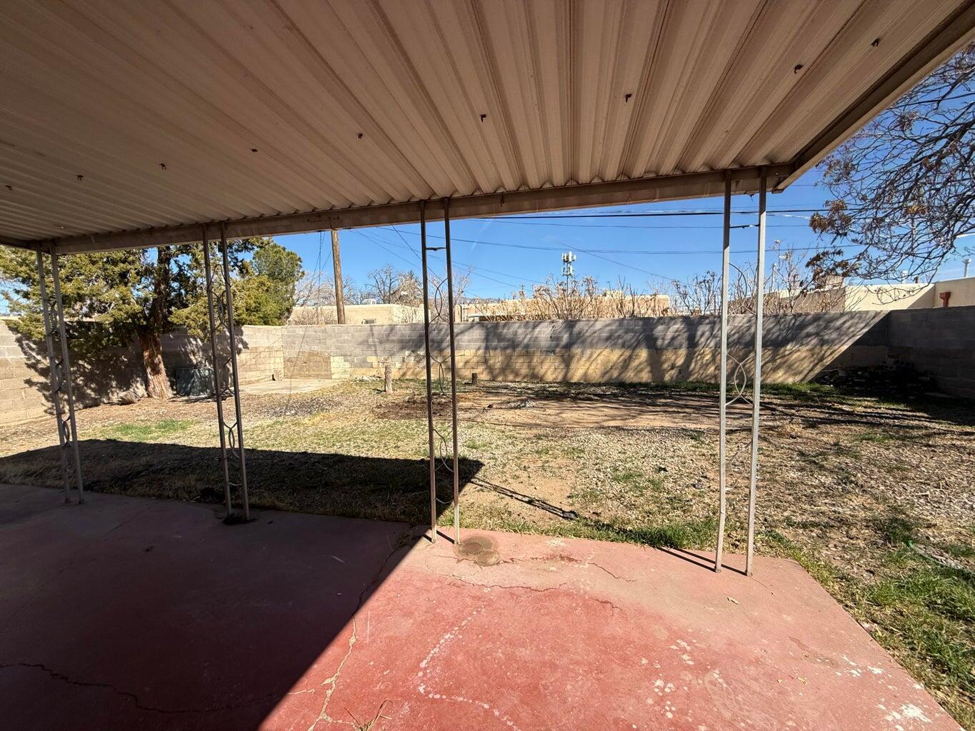 204 Laguayra Drive NE