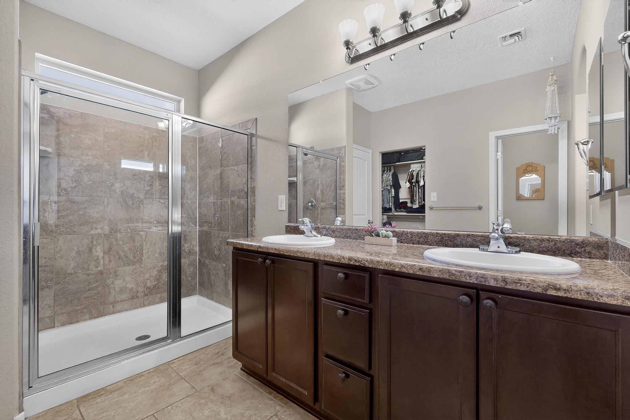 2708 Moonglow Drive NE