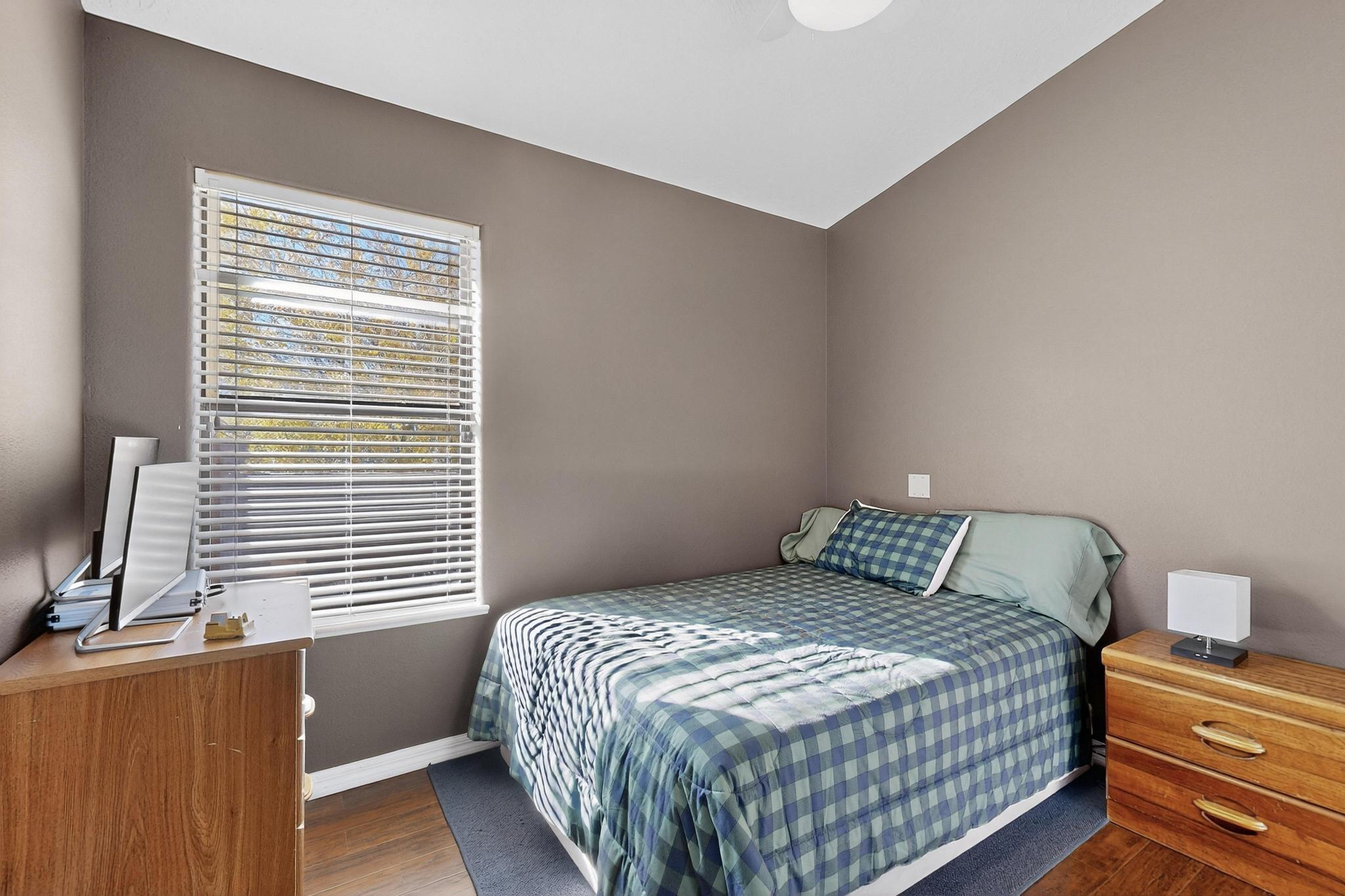 76 Edeal Road SE