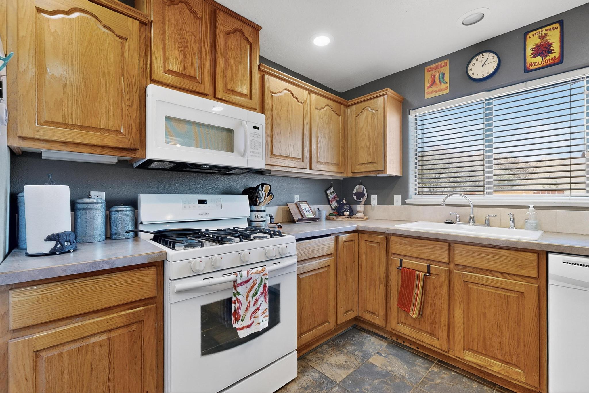 76 Edeal Road SE