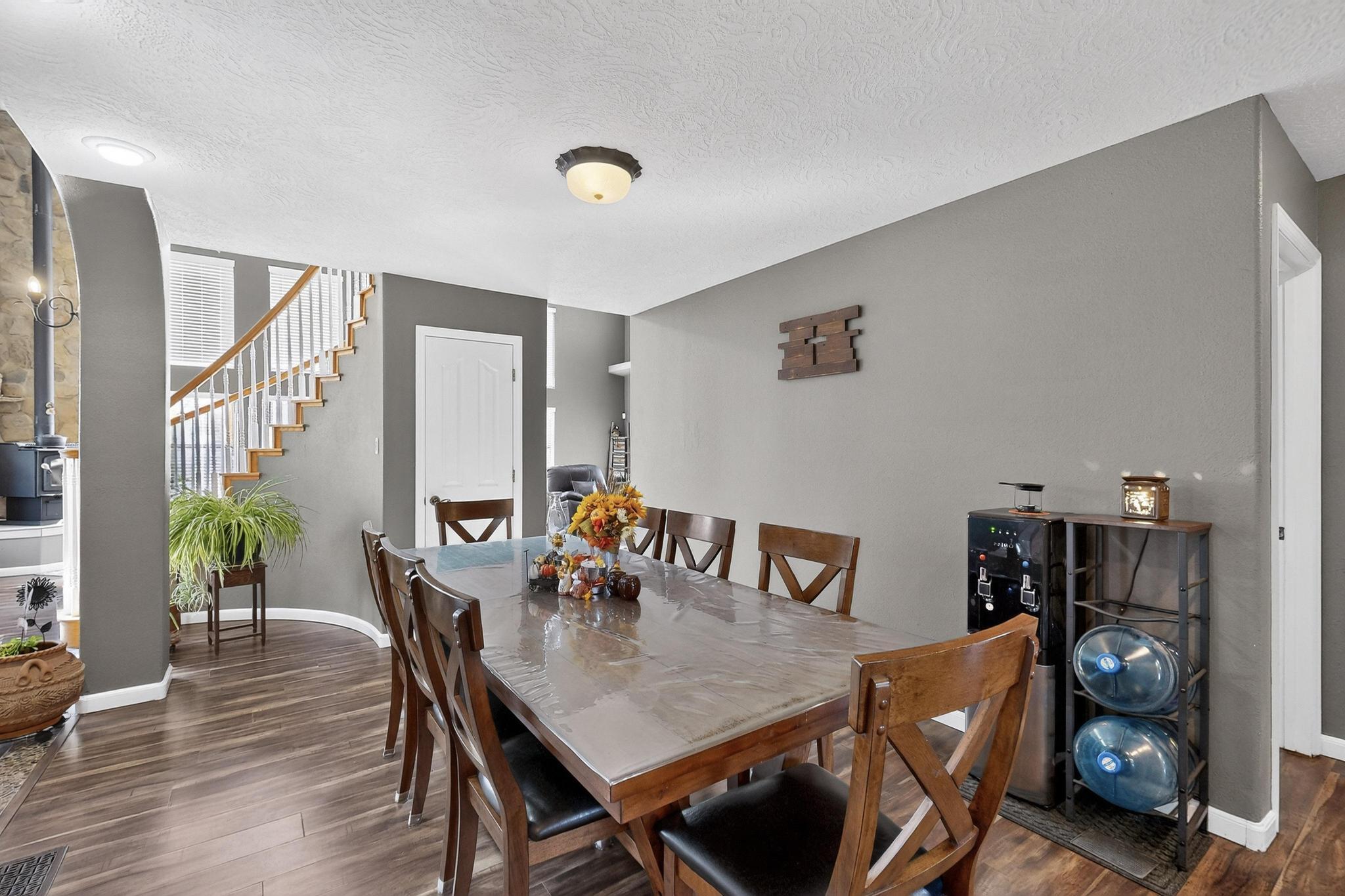 76 Edeal Road SE