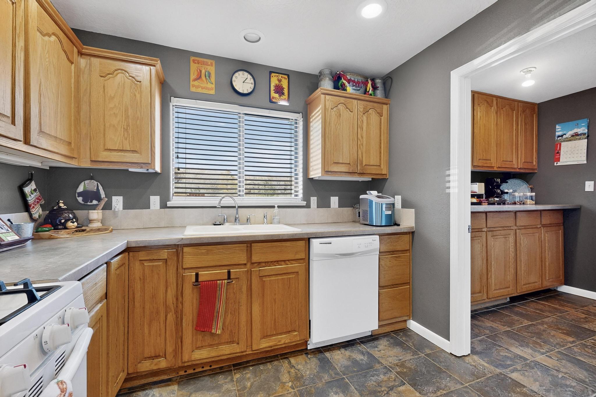 76 Edeal Road SE