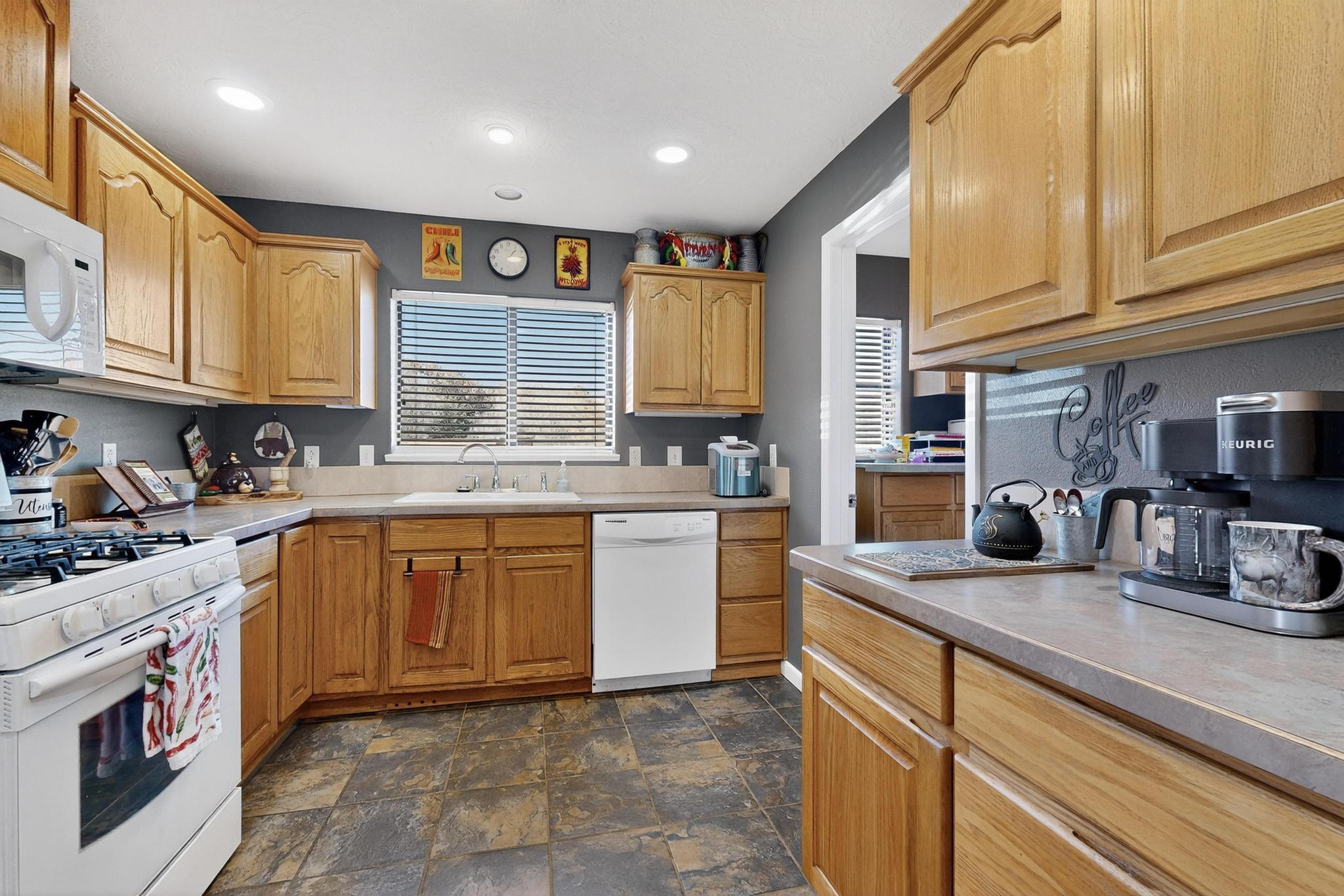 76 Edeal Road SE