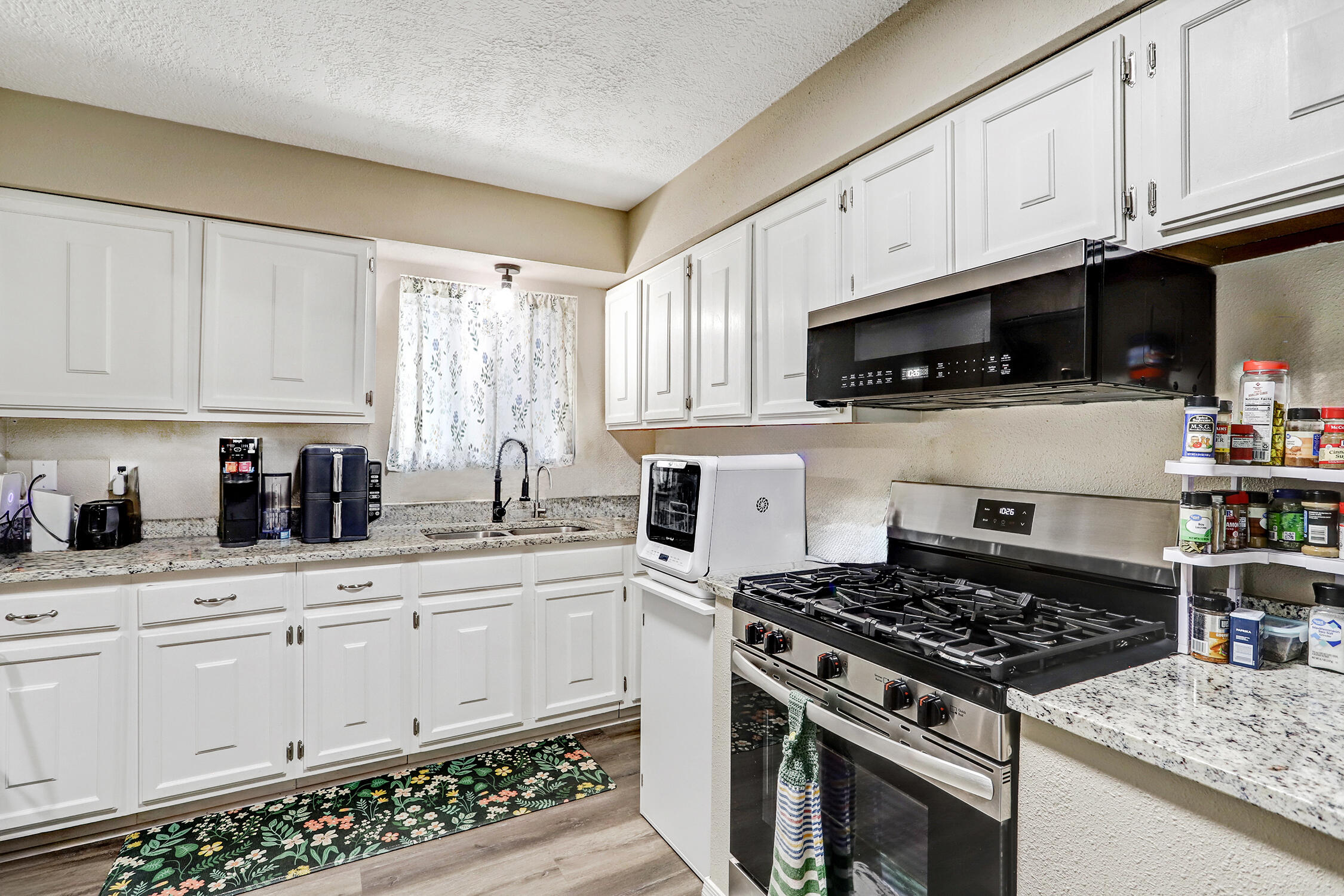 507 Gerald Chavez Lane NE
