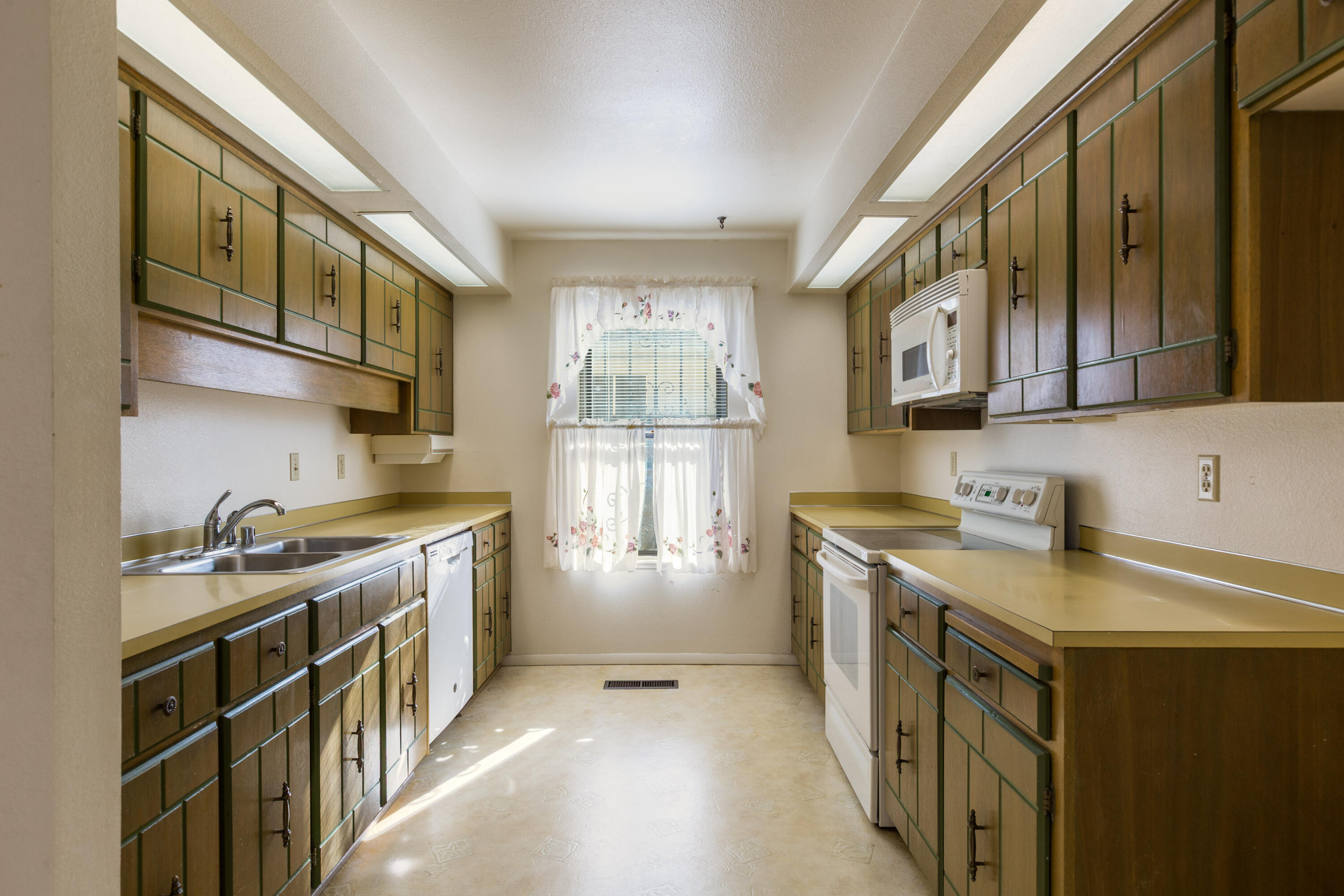 6012 Torreon Drive NE