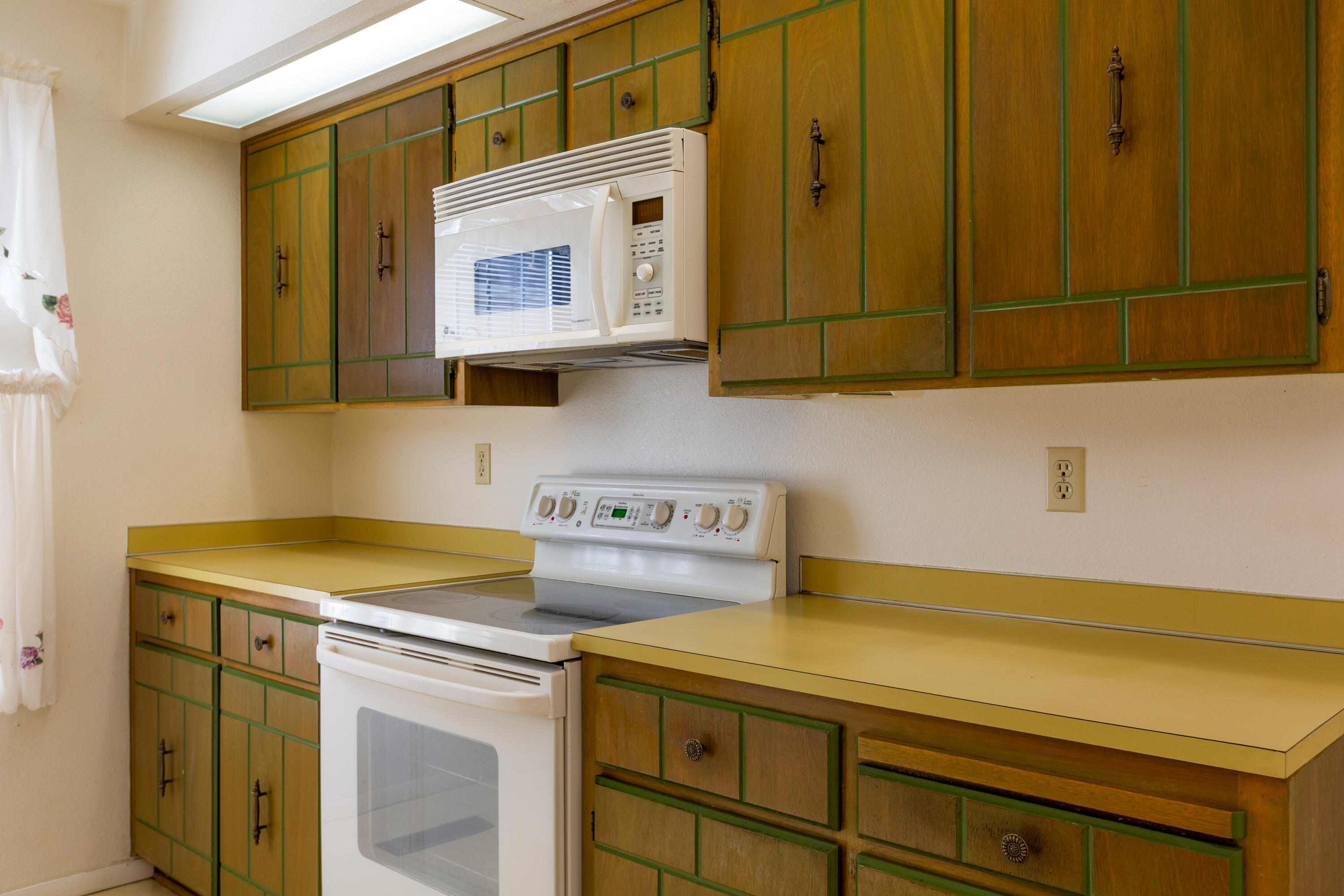 6012 Torreon Drive NE