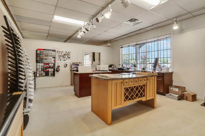 2200 Eubank Boulevard NE