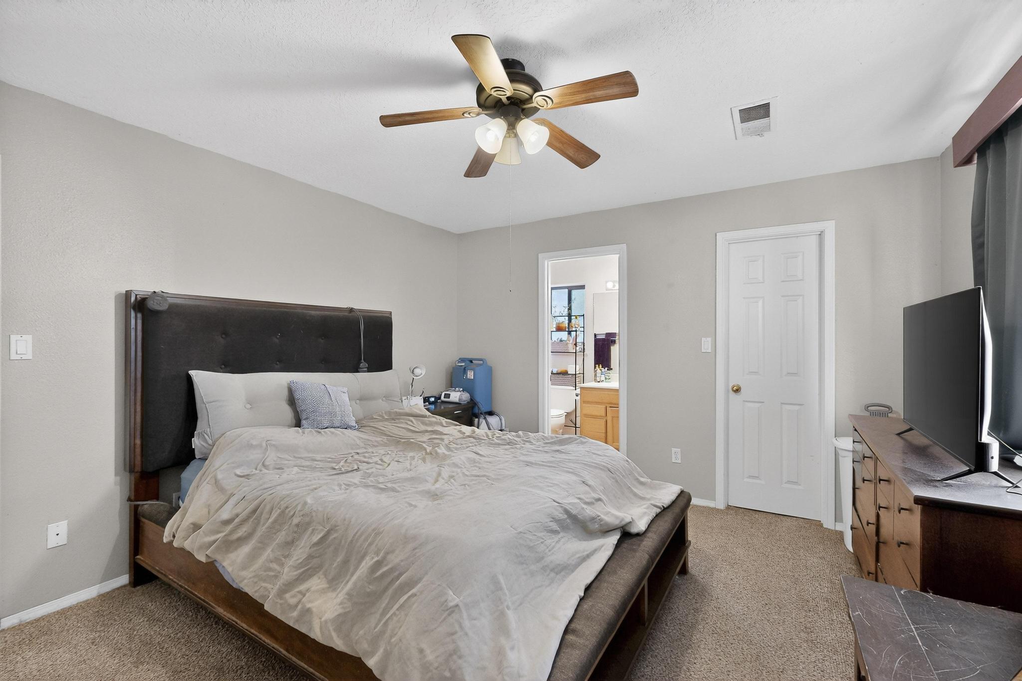 2001 Valley View Drive SW