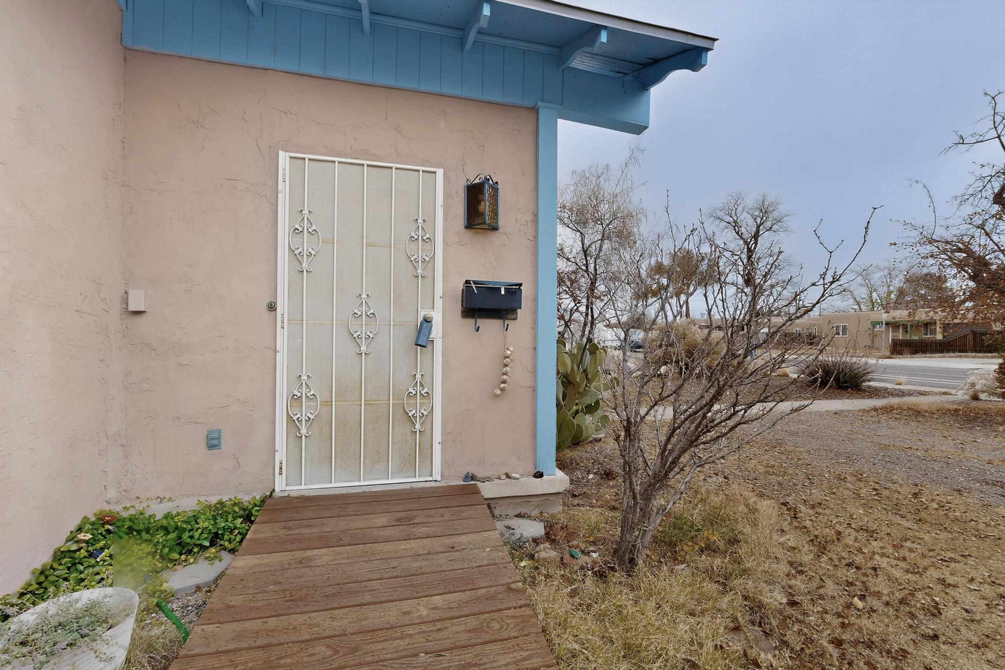 1005 Girard Boulevard NE