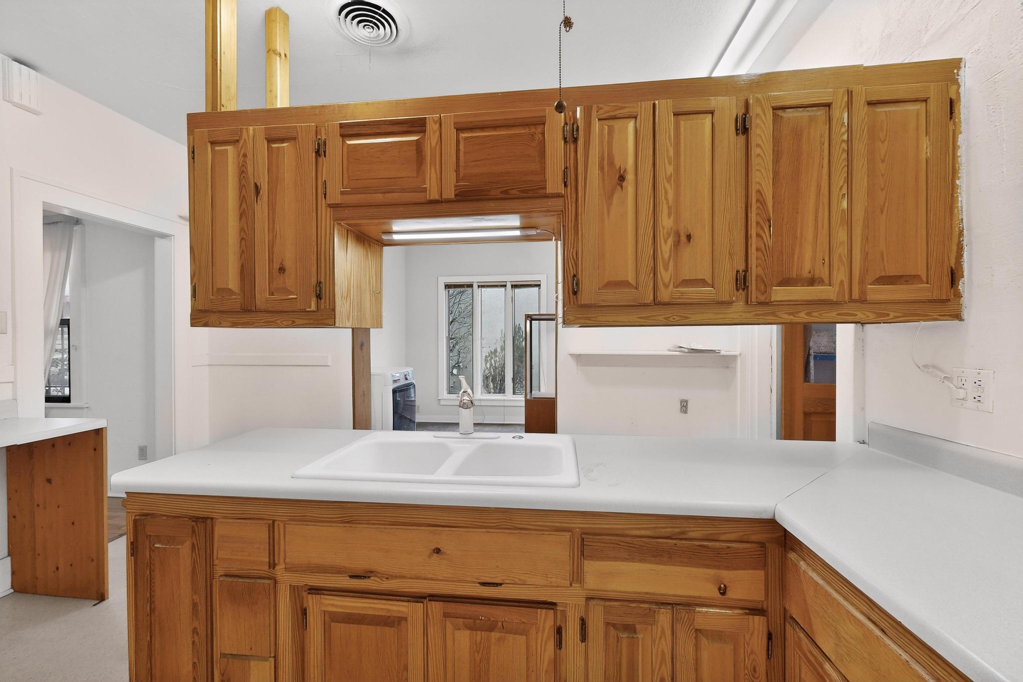 1005 Girard Boulevard NE