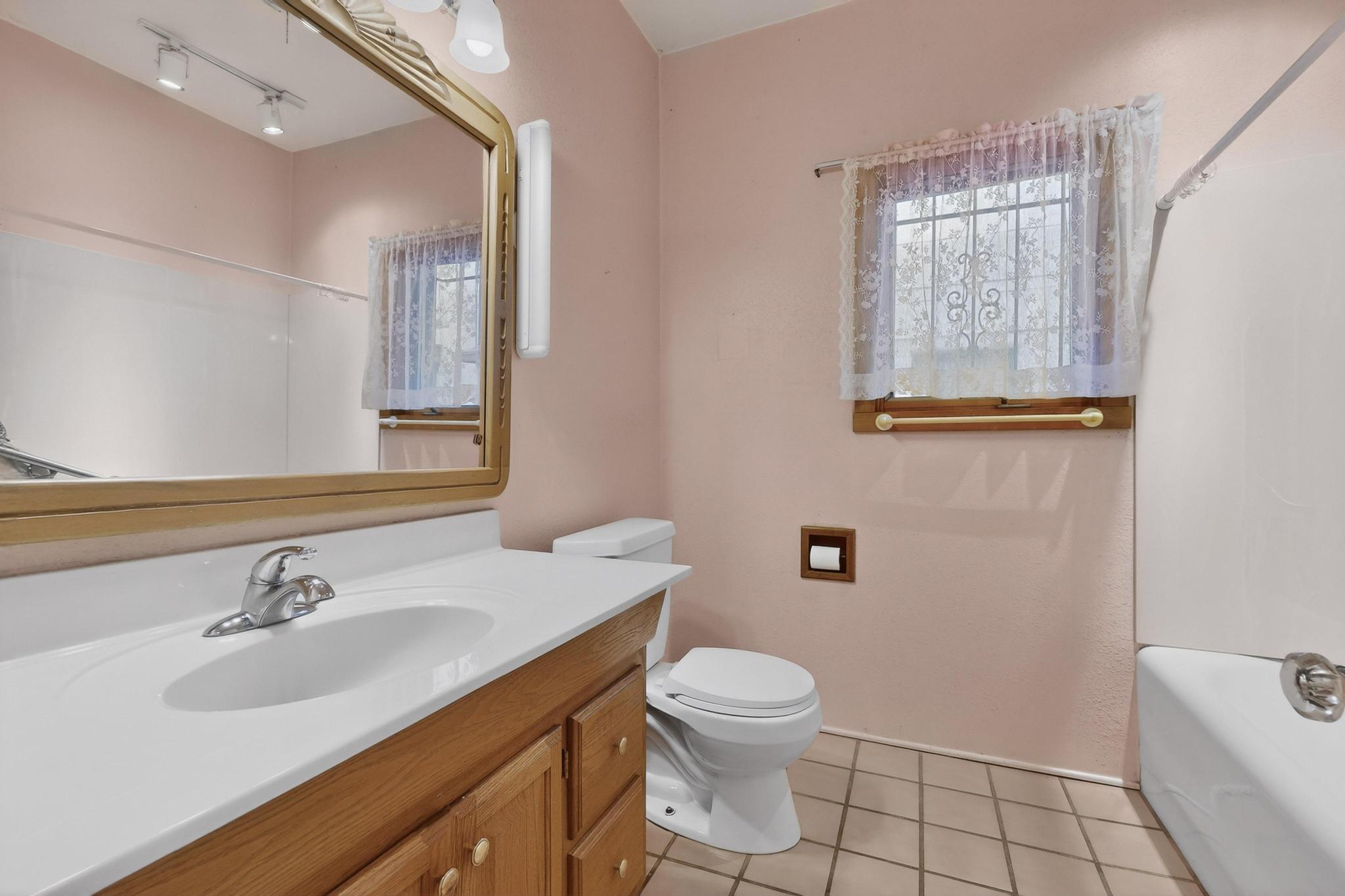 1005 Girard Boulevard NE