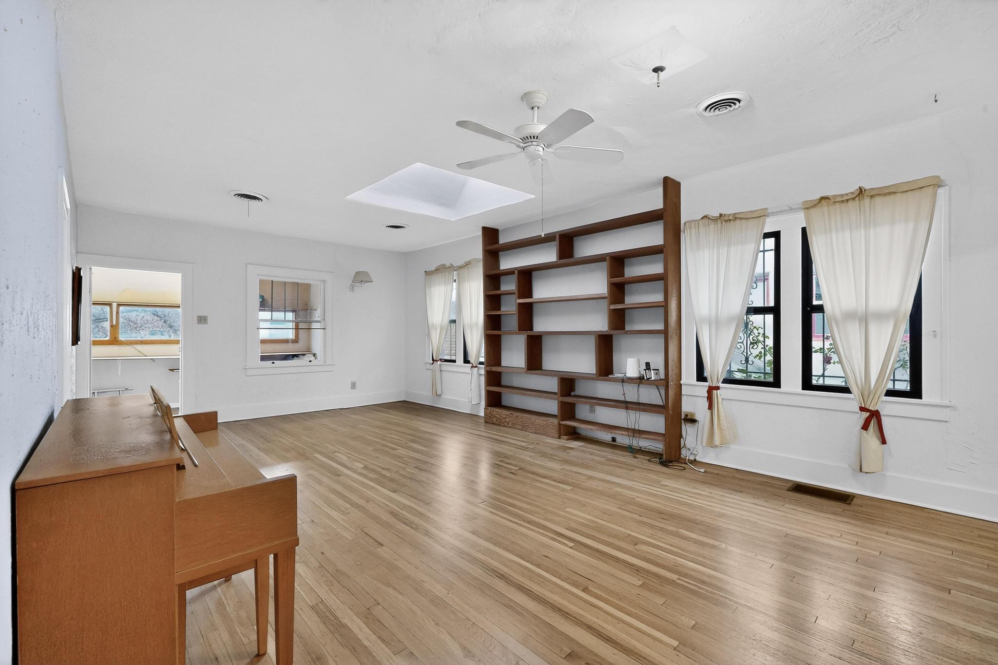 1005 Girard Boulevard NE