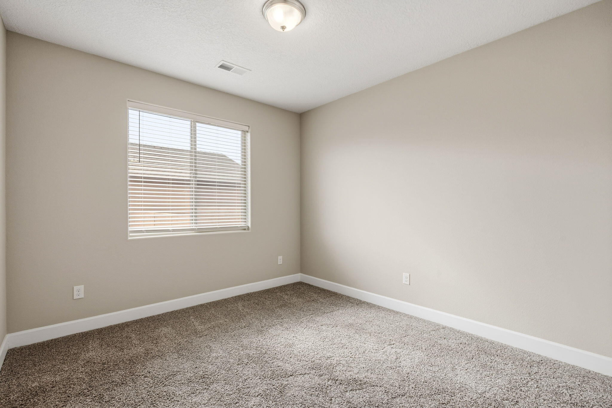 1955 Castle Peak Loop NE