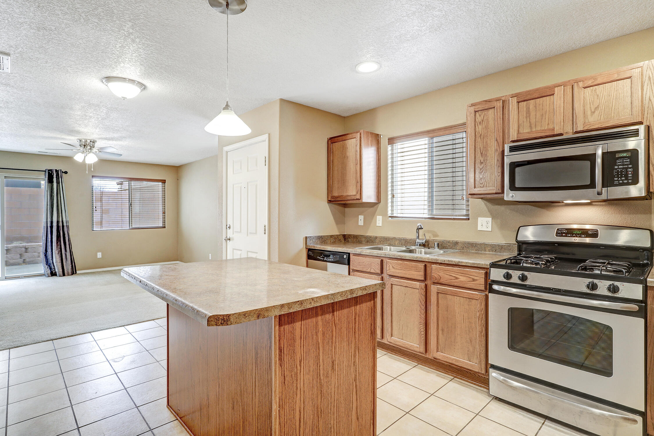 2238 Cortina Loop SE