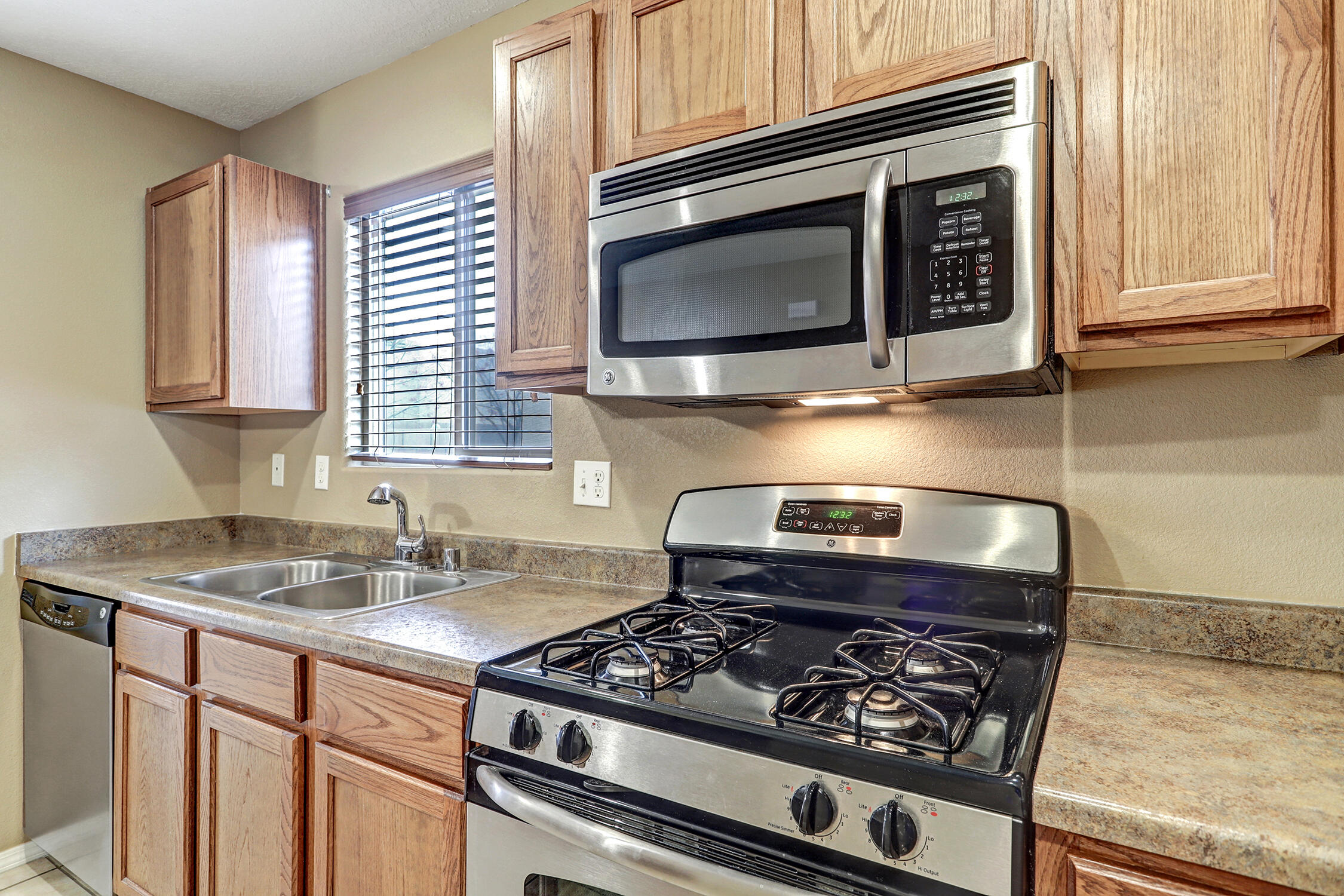 2238 Cortina Loop SE