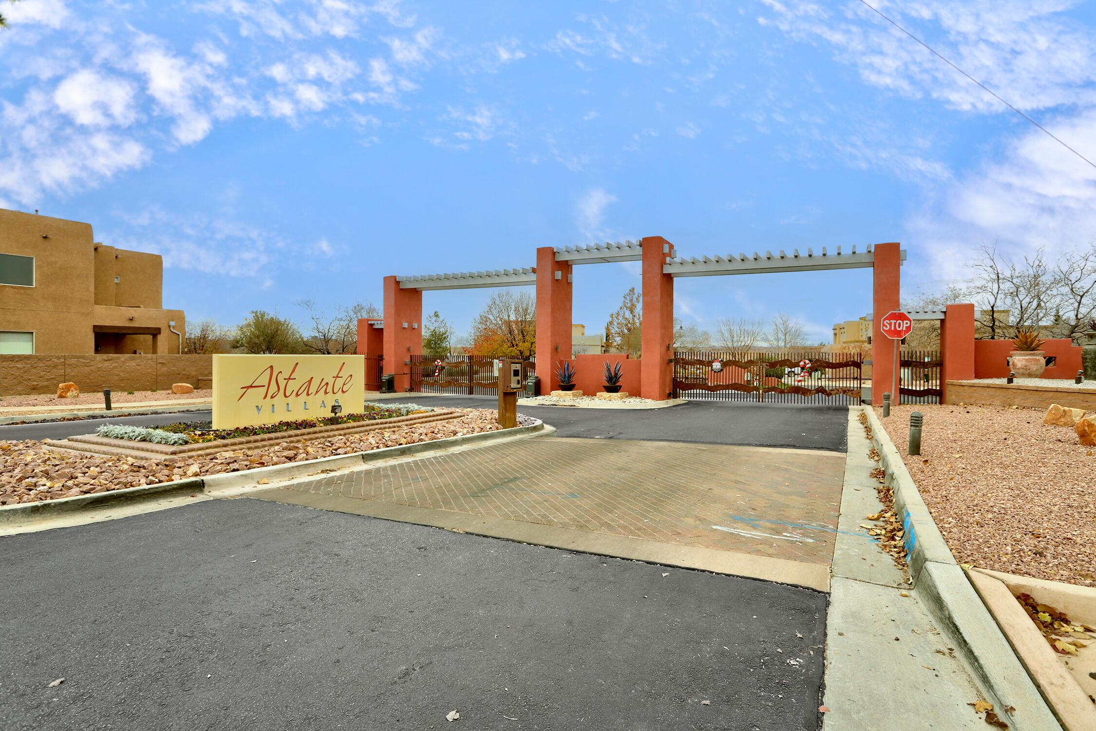 2238 Cortina Loop SE