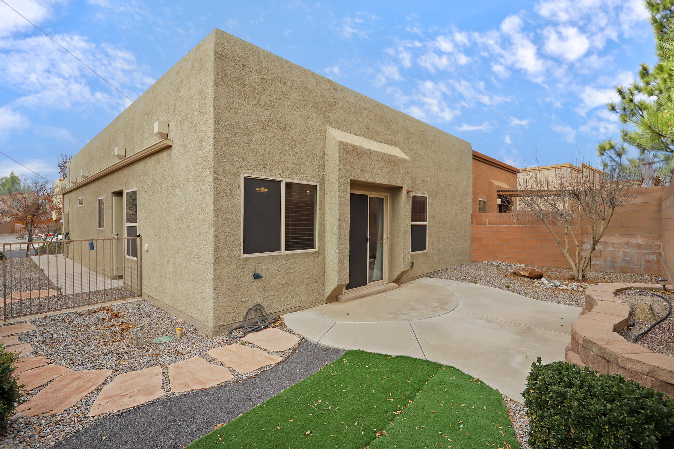 2238 Cortina Loop SE