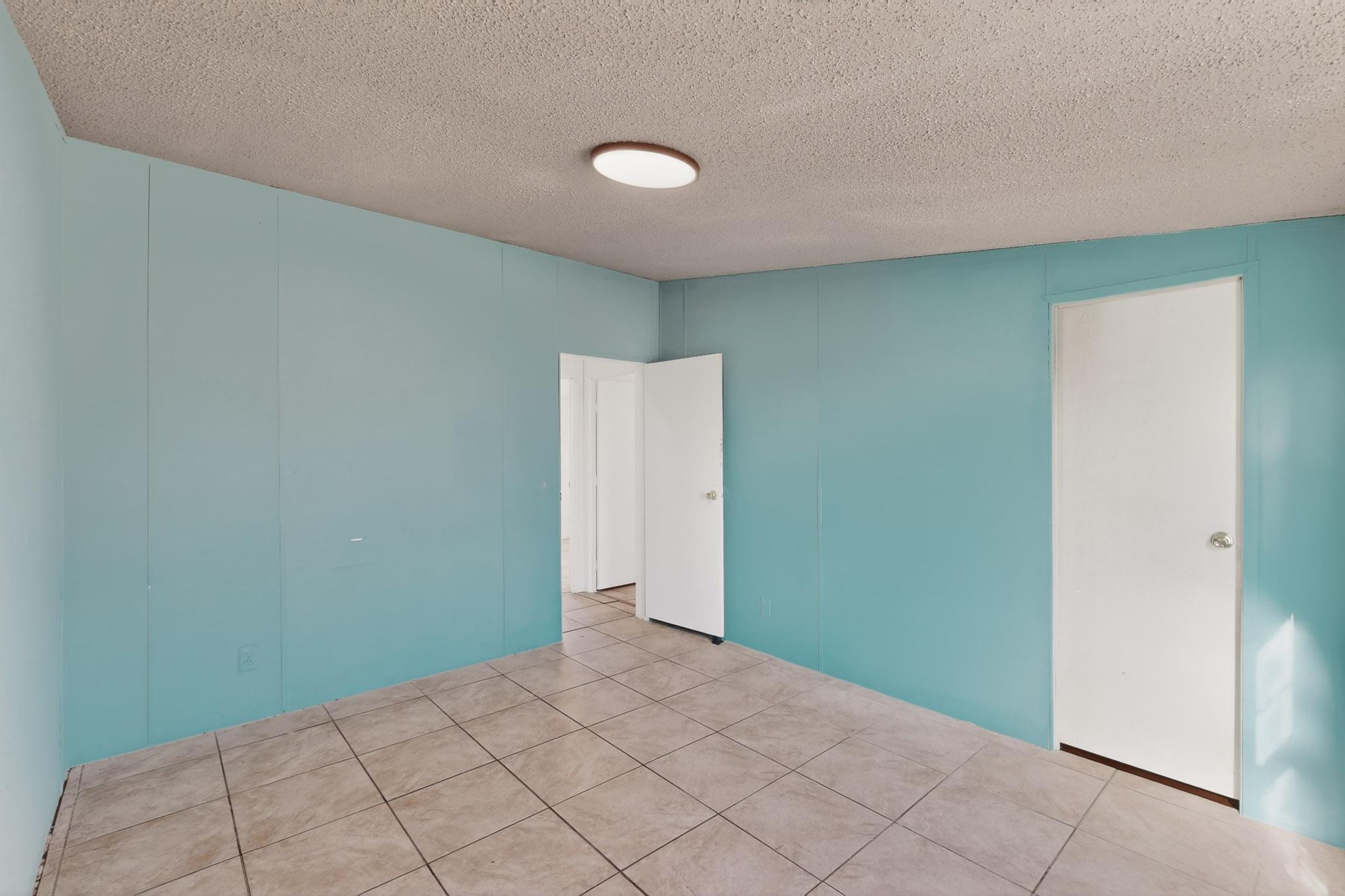 6327 Isleta Boulevard SW