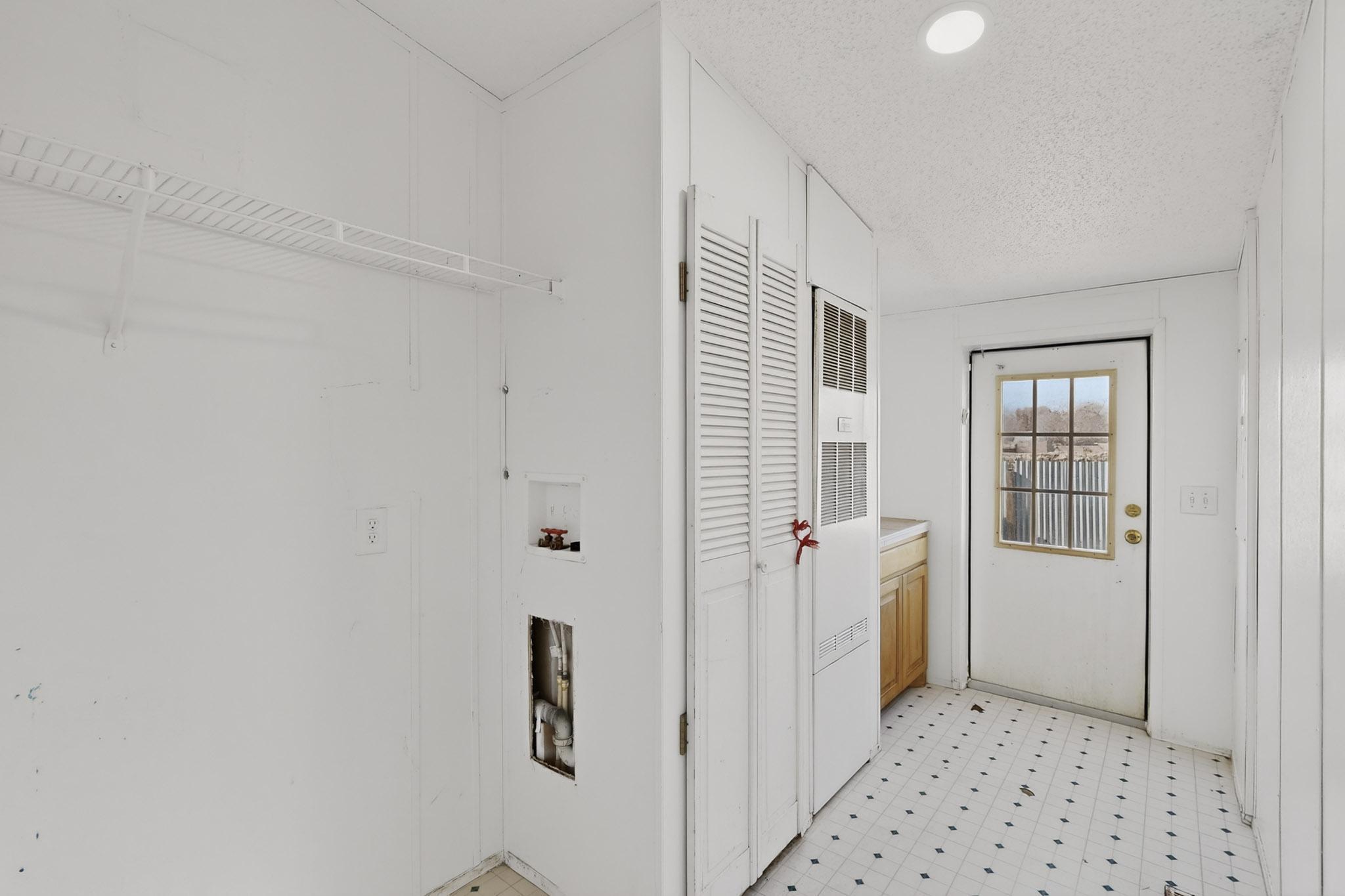 6327 Isleta Boulevard SW